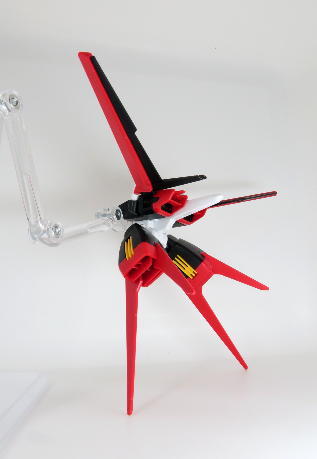 本体部分の白、赤、黒色はもちろん、ブースター横にある黄色の箇所までしっかりと色分けされている