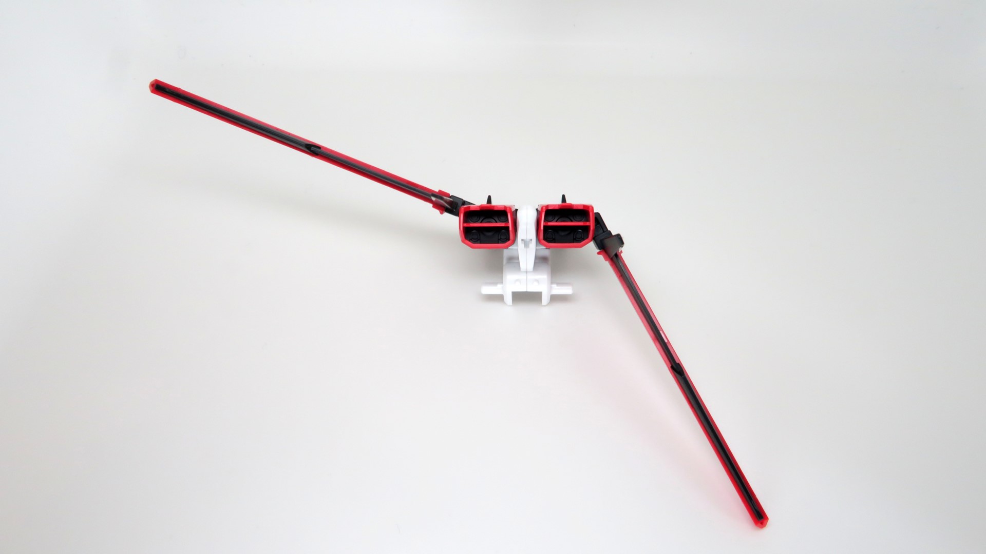 上方向にはさほど動かないが、下方向にはかなり可動するようになっている