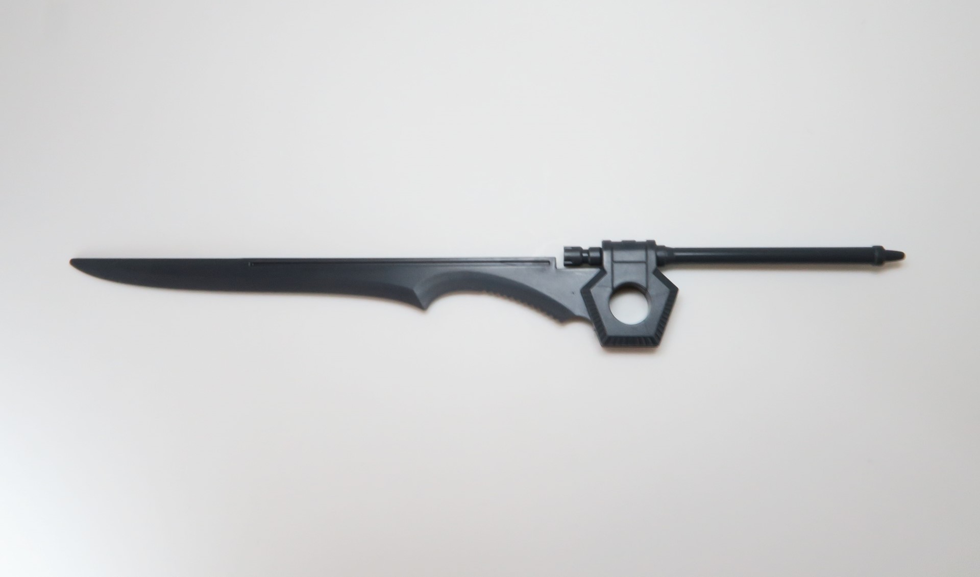 アニメ『機動戦士ガンダムSEED』には登場してないが、「PG（パーフェクトグレード） ストライクガンダム」に付属するボーナスパーツとして登場した巨大な実体刀剣の武装