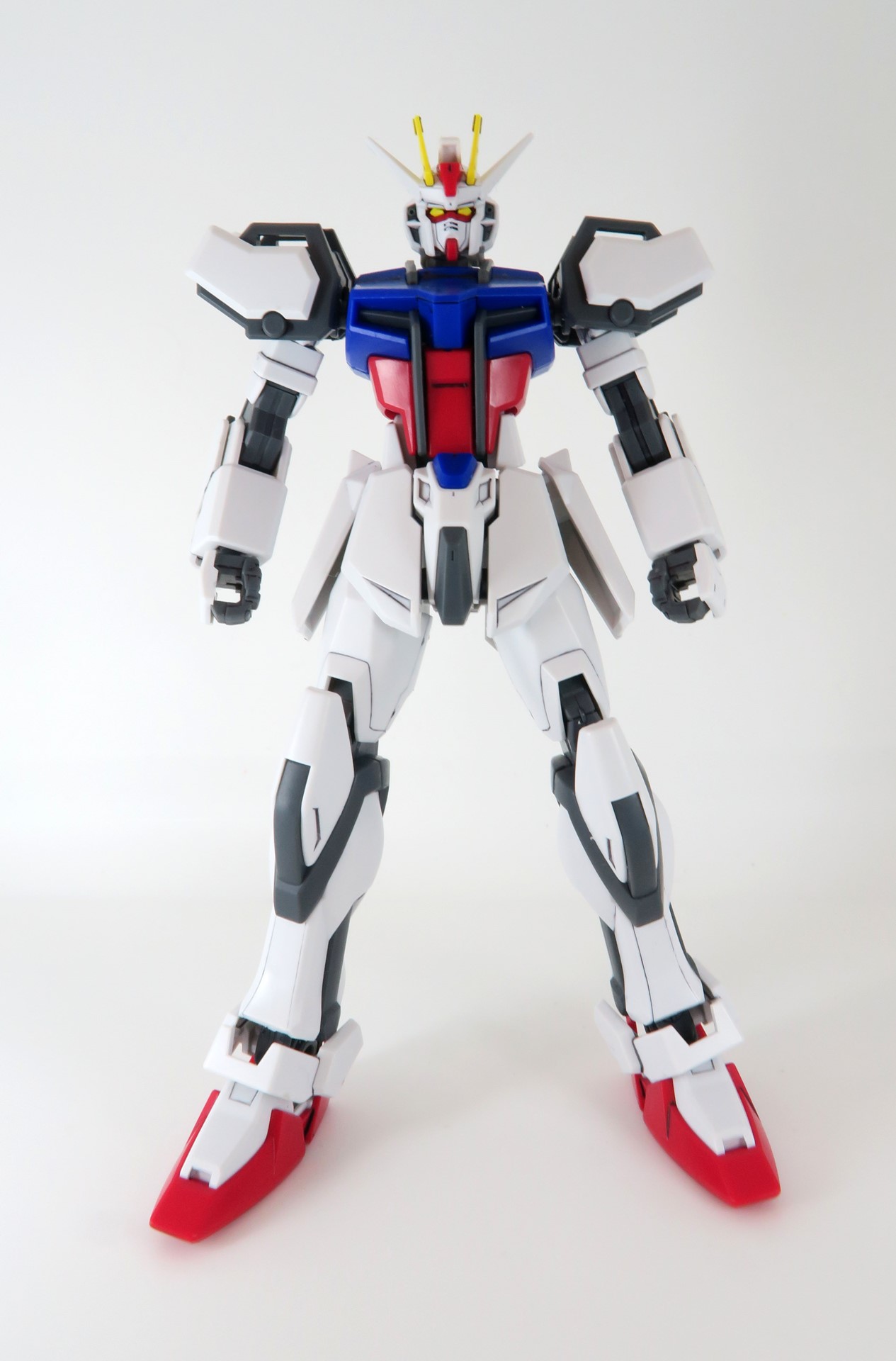 そのままでもしっかりとかっこいいストライクガンダムなのだが、武装がアーマーシュナイダーｘ2だけなので少し寂しさを感じていた