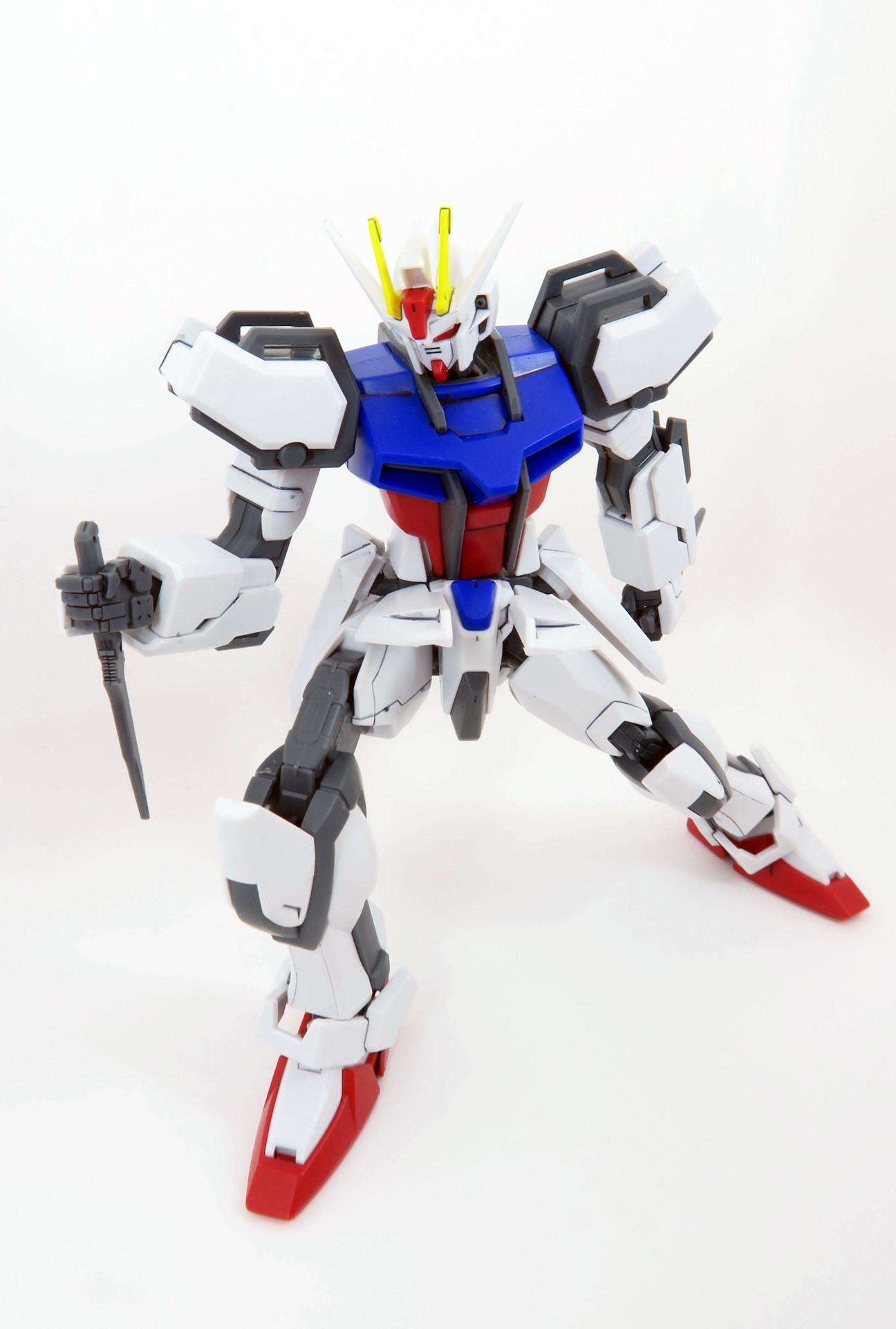 そのままでもしっかりとかっこいいストライクガンダムなのだが、武装がアーマーシュナイダーｘ2だけなので少し寂しさを感じていた