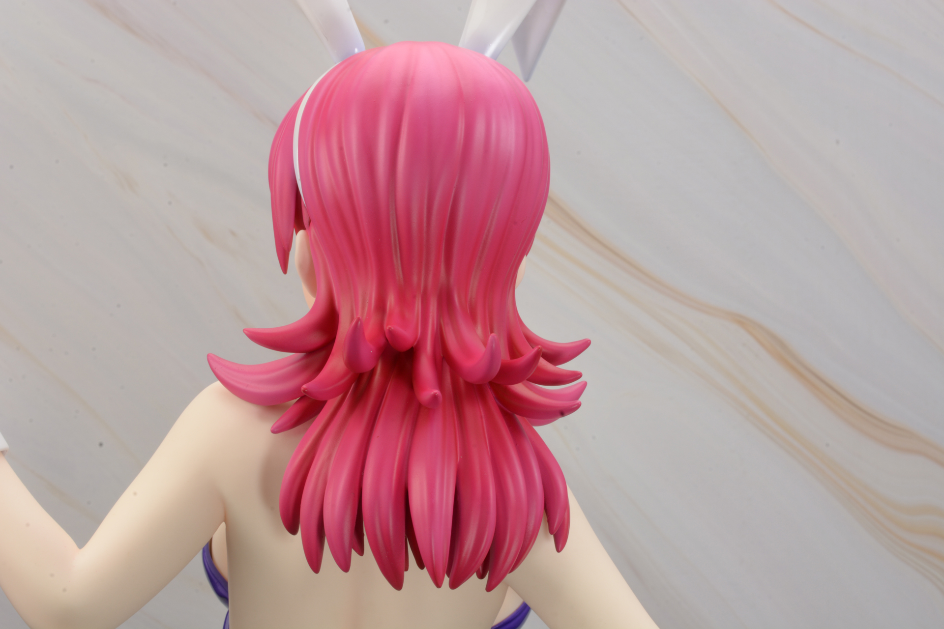 ピンピンととがった独特の髪型を立体で表現