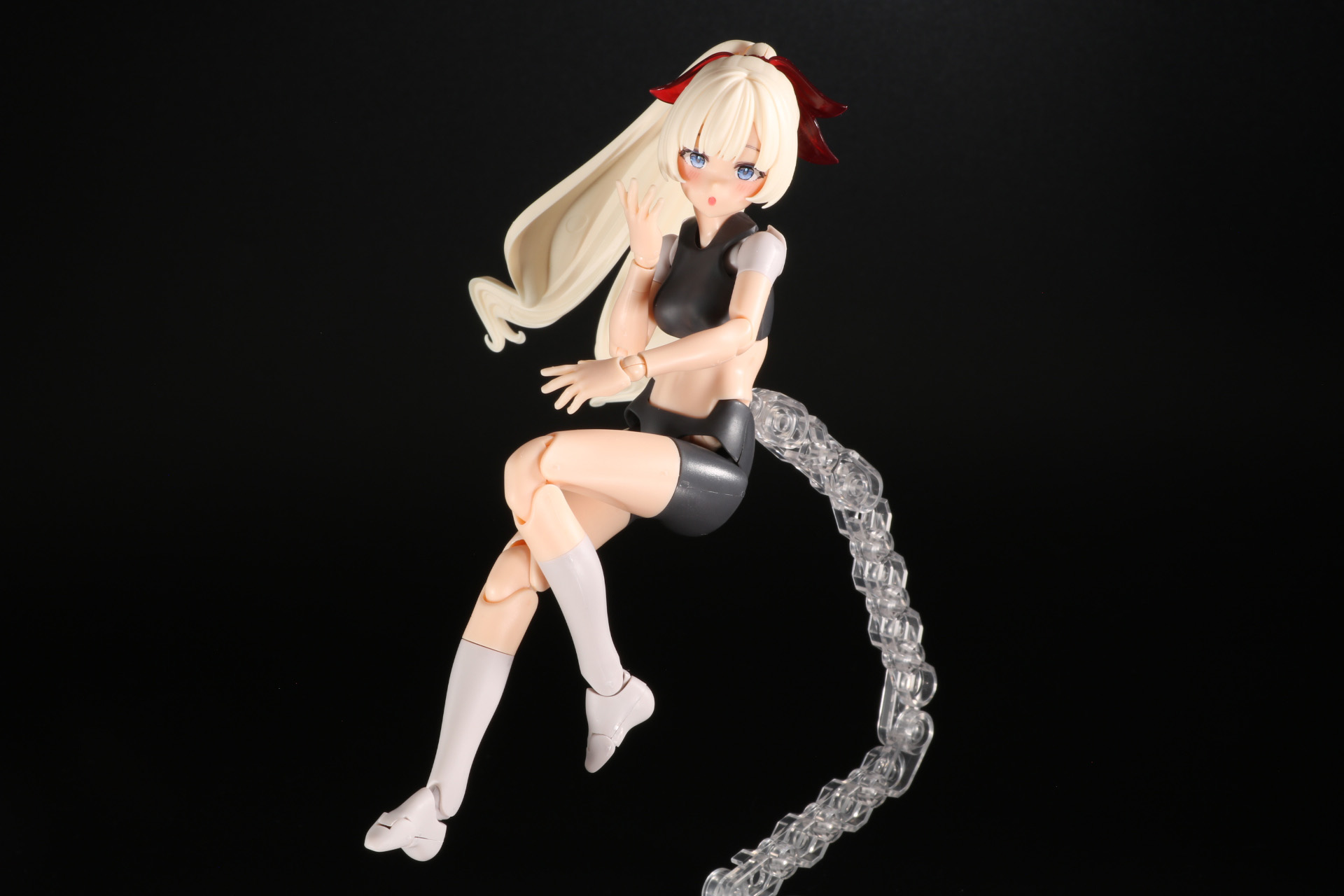 展示ディスプレイで宙に浮いたポーズも