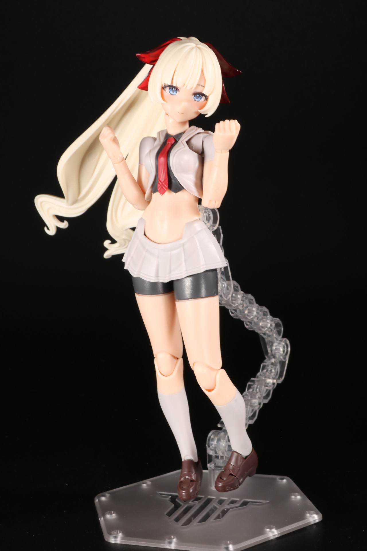 ポーズの印象も素体モードとは異なるお嬢様感が増す