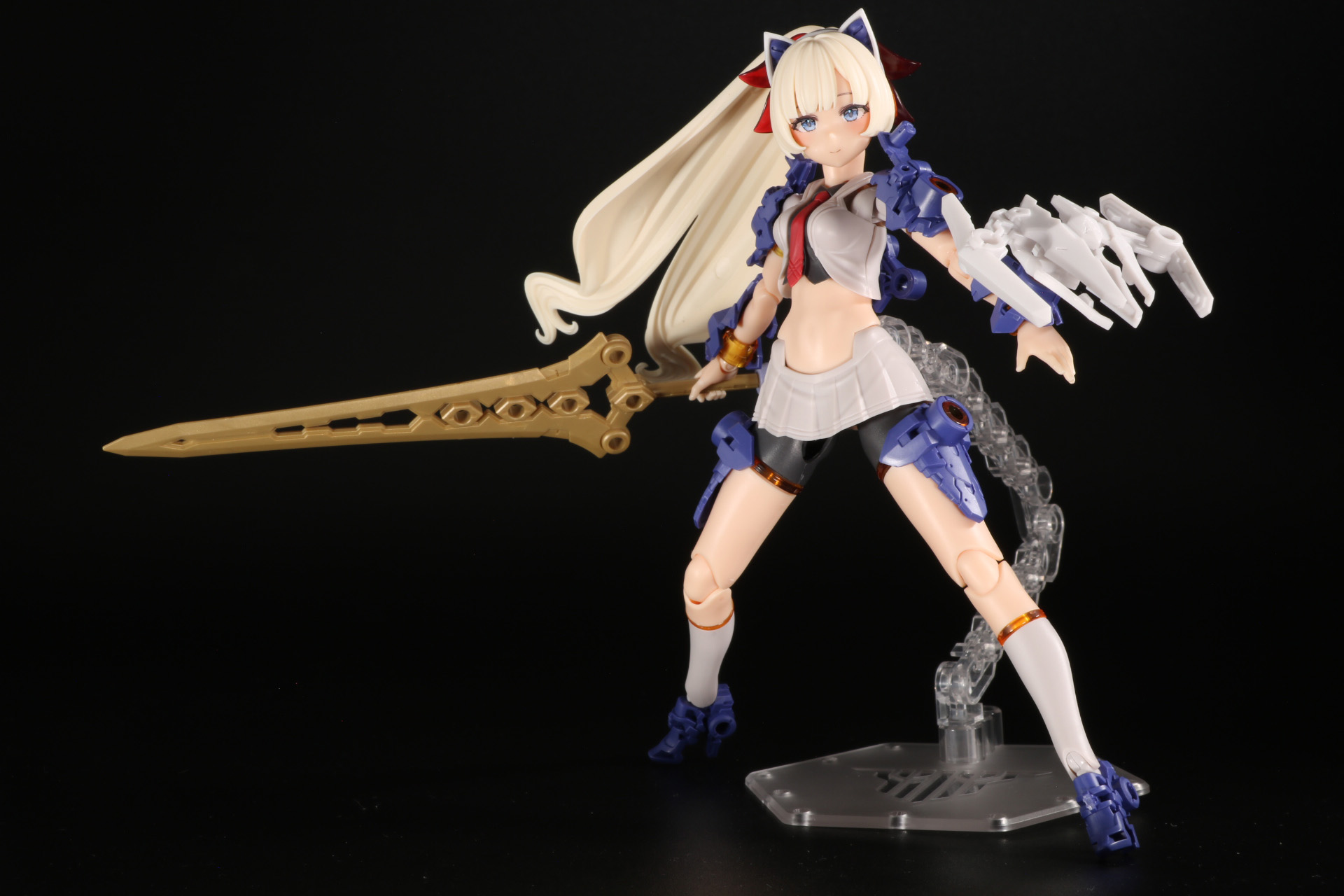 疾走感あるキックポーズも迫力満点