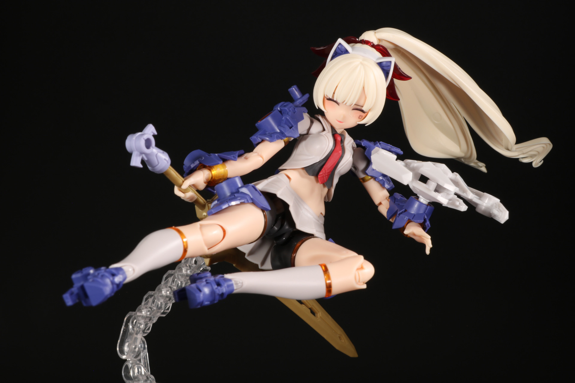 疾走感あるキックポーズも迫力満点