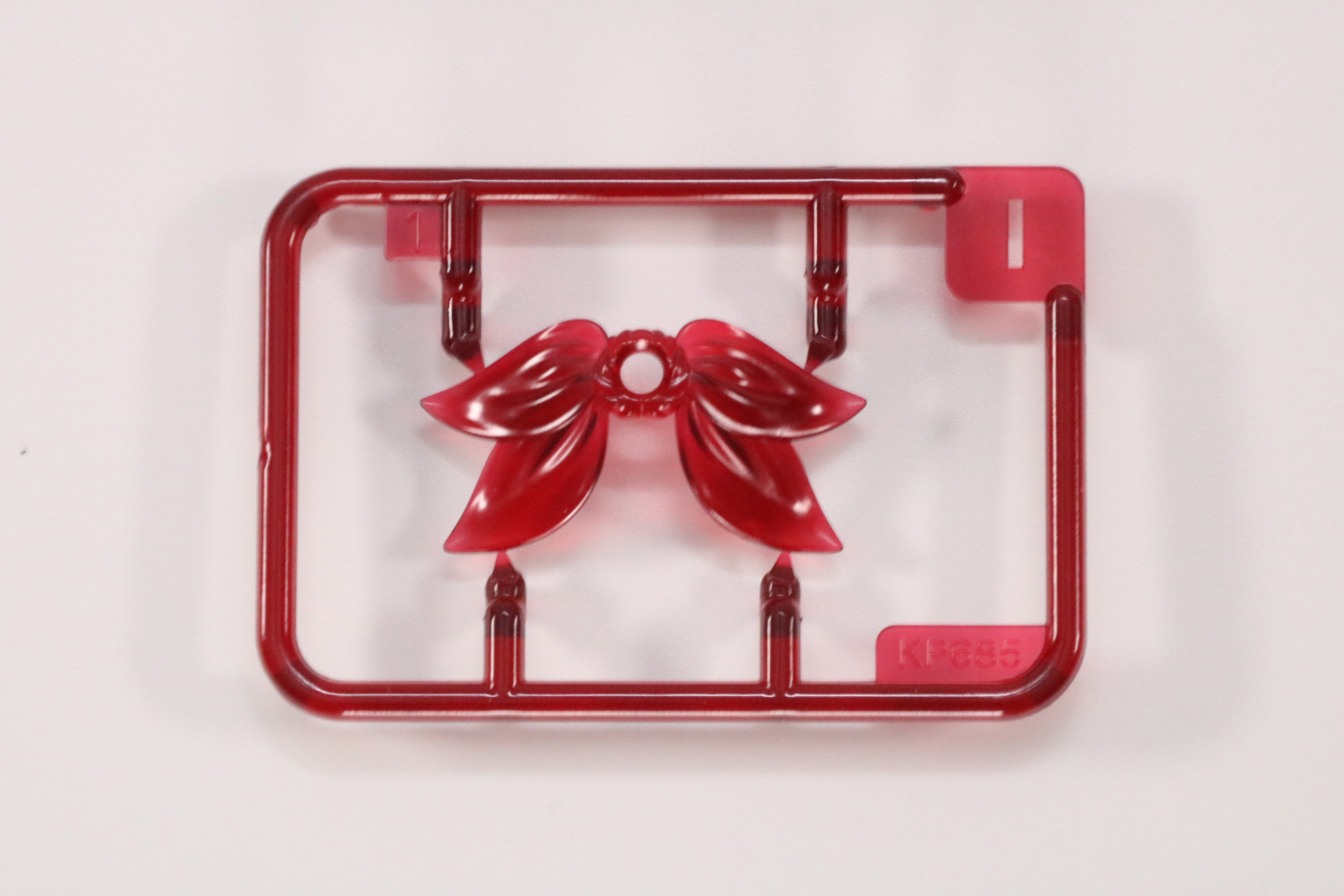 Hパーツ。クリアレッドの成型色