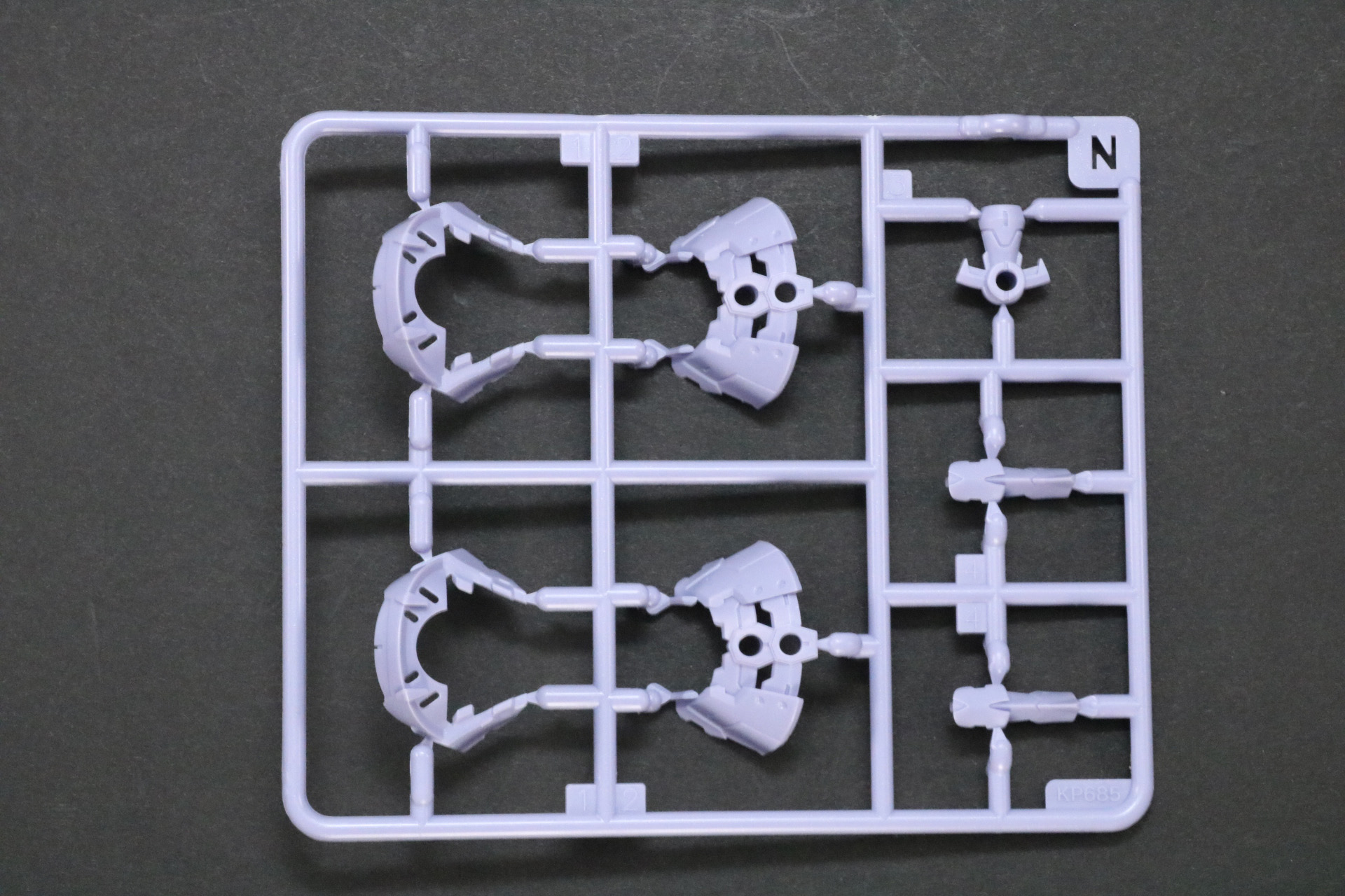 Nパーツ。ラベンダーの成型色