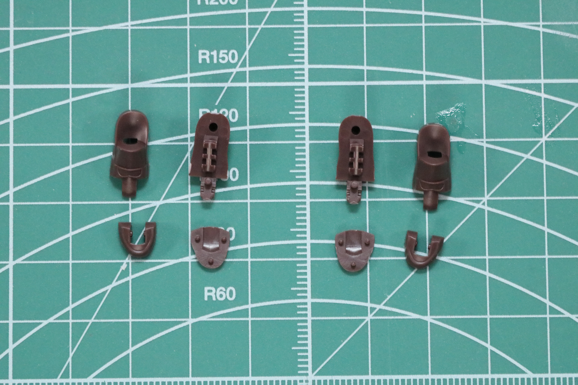 足元のローファーを組み立て