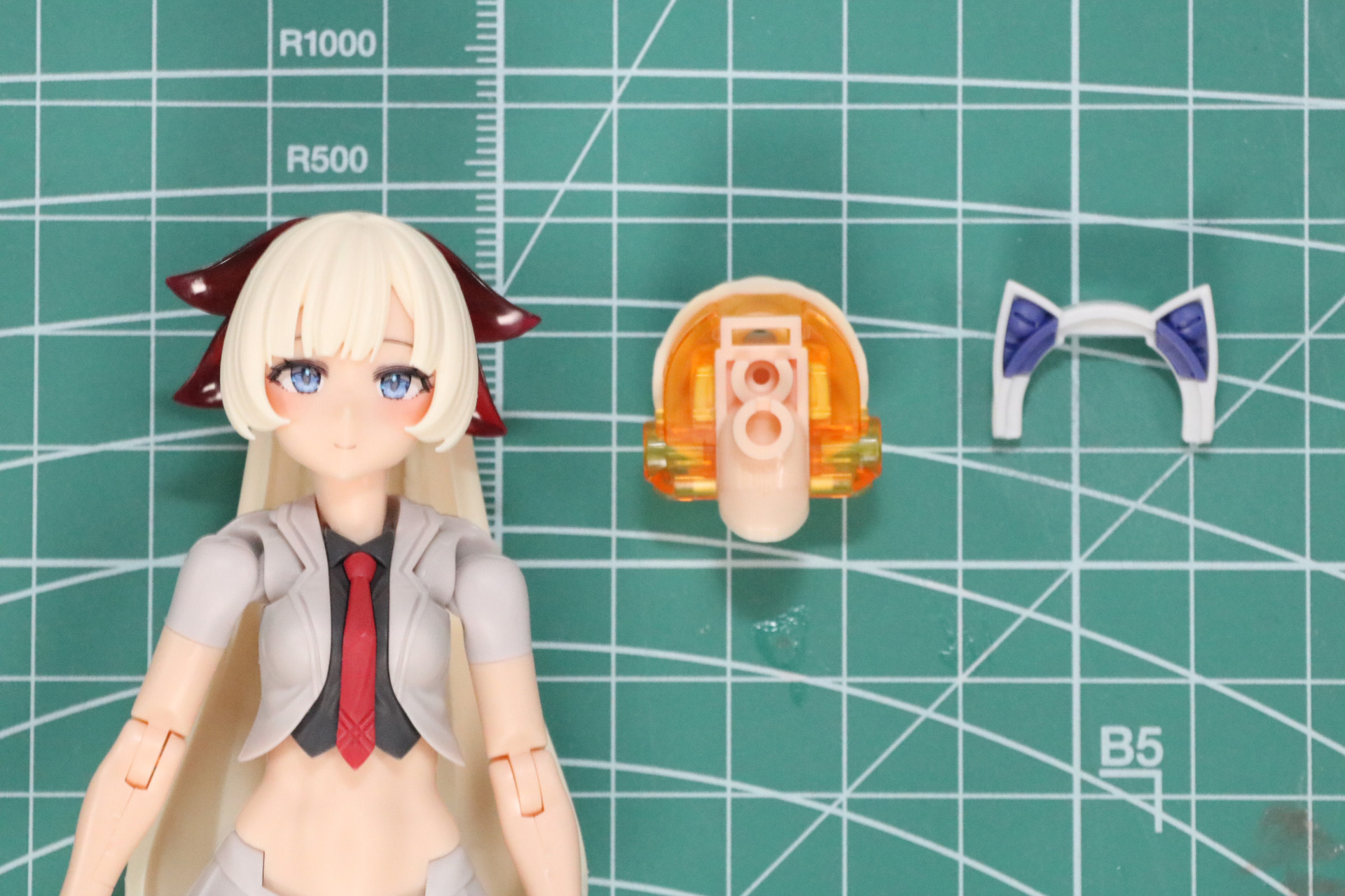 パーツを交換。ネコミミ型のカチューシャではその造形が顕著に表れる