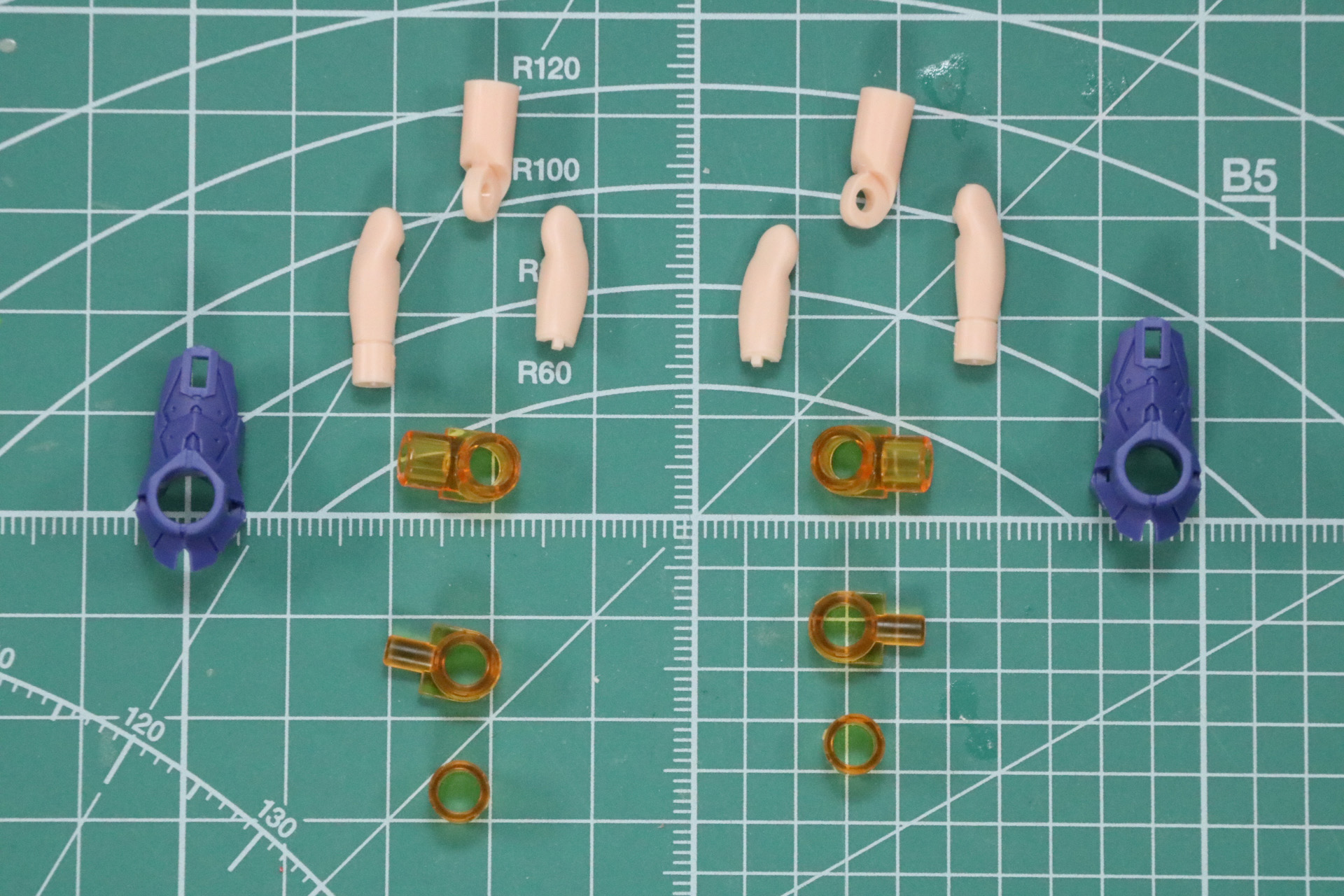 前腕パーツ組み立て
