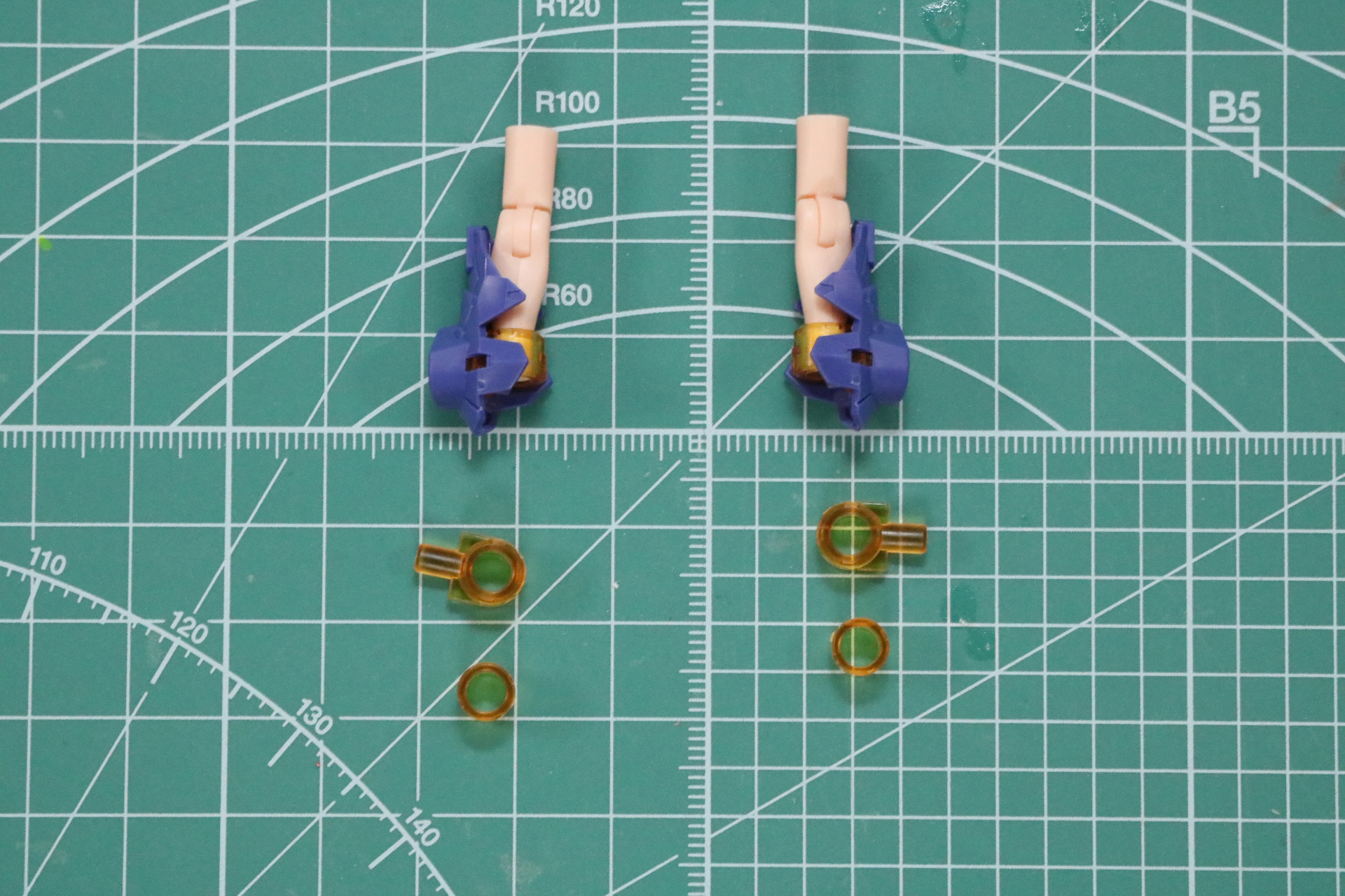 前腕パーツ組み立て