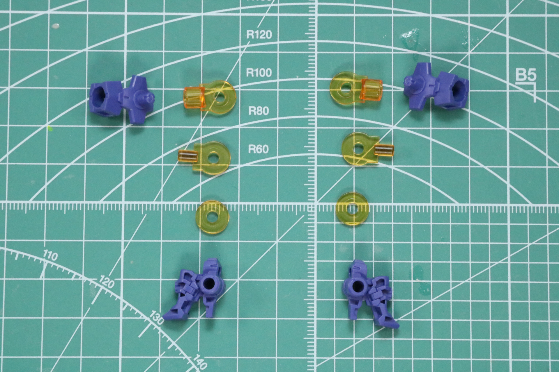 脛部分に使用するリストパーツとアーマー型の足先