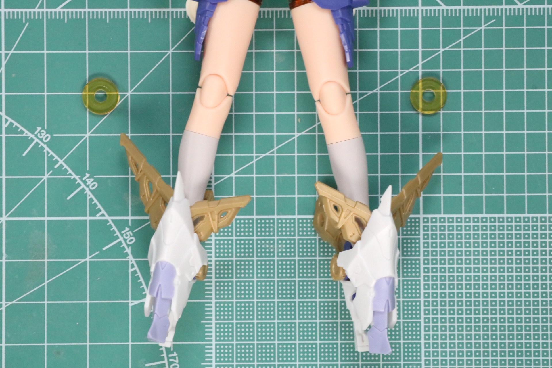 足先のアーマーパーツ追加。脛のリストパーツを外す