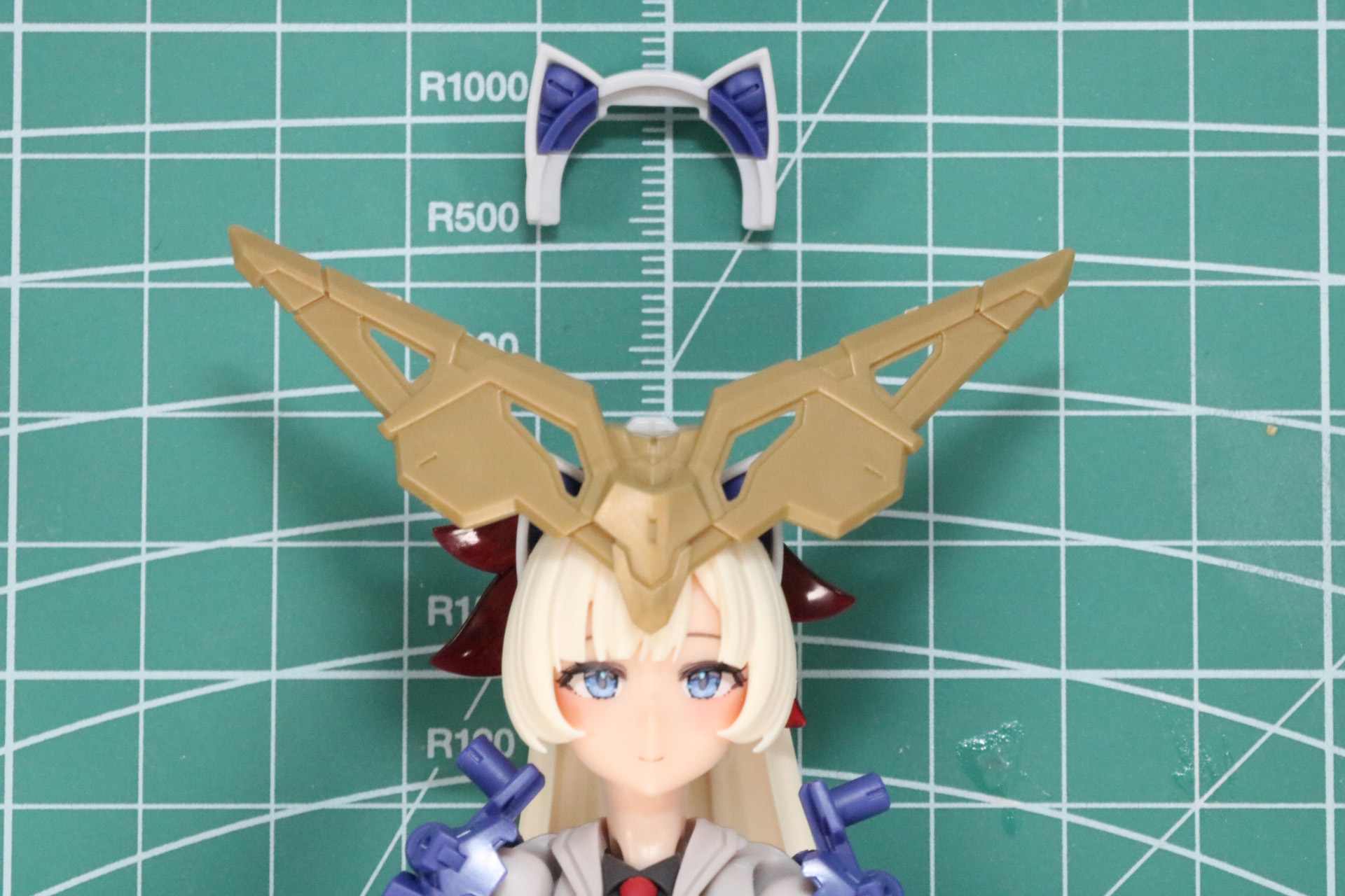 肩に存在感あるアーマーを追加