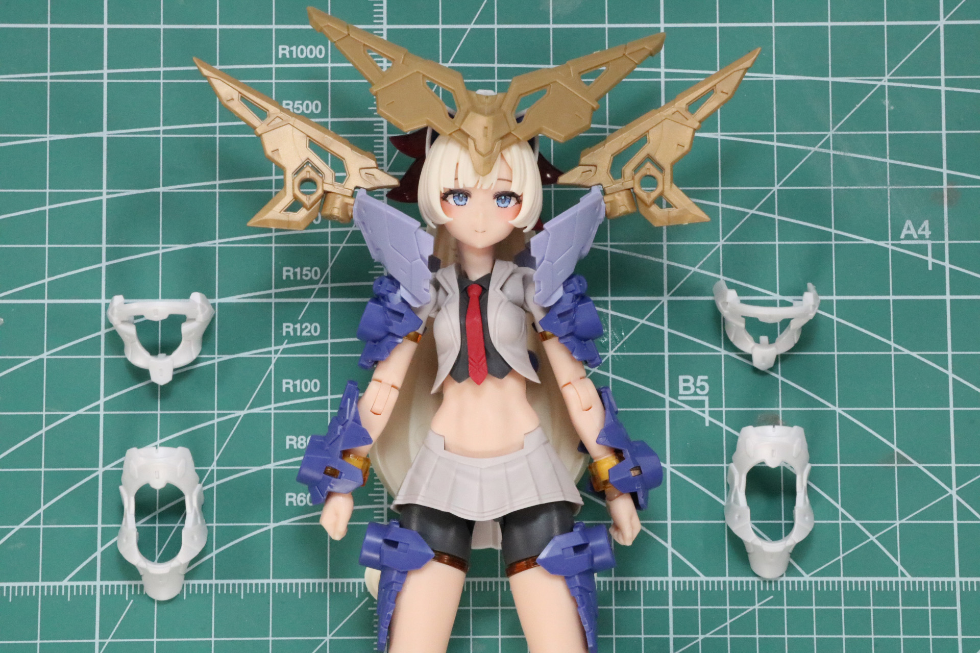 ライトアーマー部分にホワイトの装甲を追加