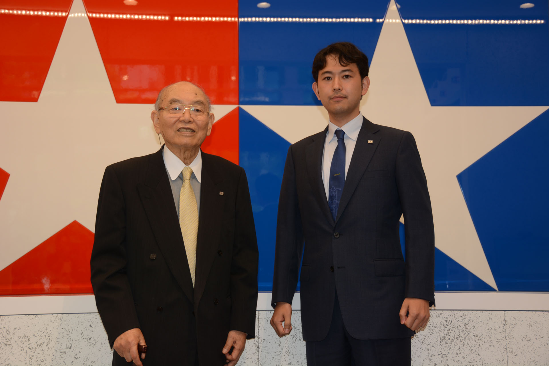 内覧会に駆けつけた、代表取締役会長 兼 代表取締役社長の田宮俊作氏(左)と、専務取締役の田宮信央氏