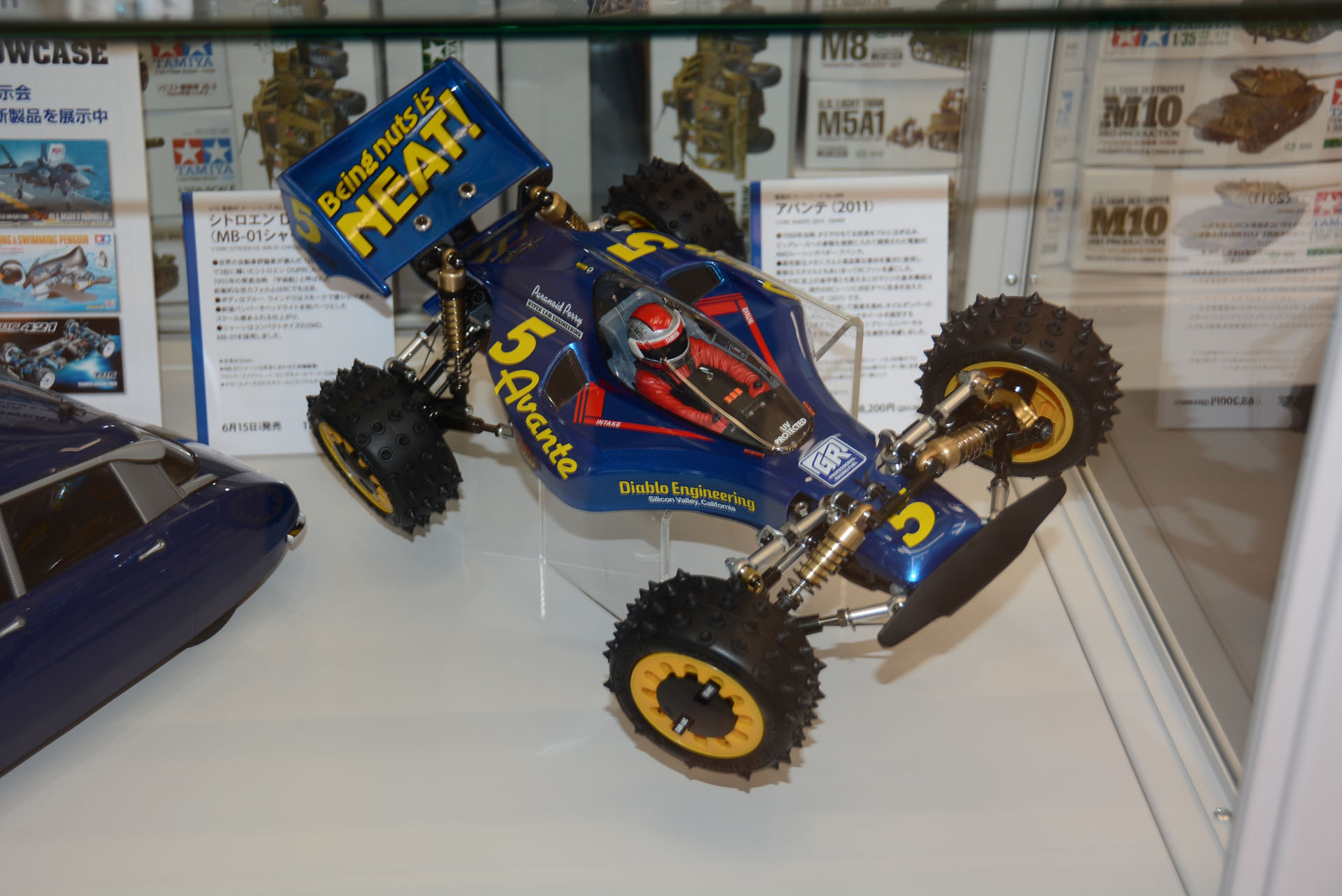 新商品の展示。今回は静岡ホビーショー出展の商品がずらりと並んでいた