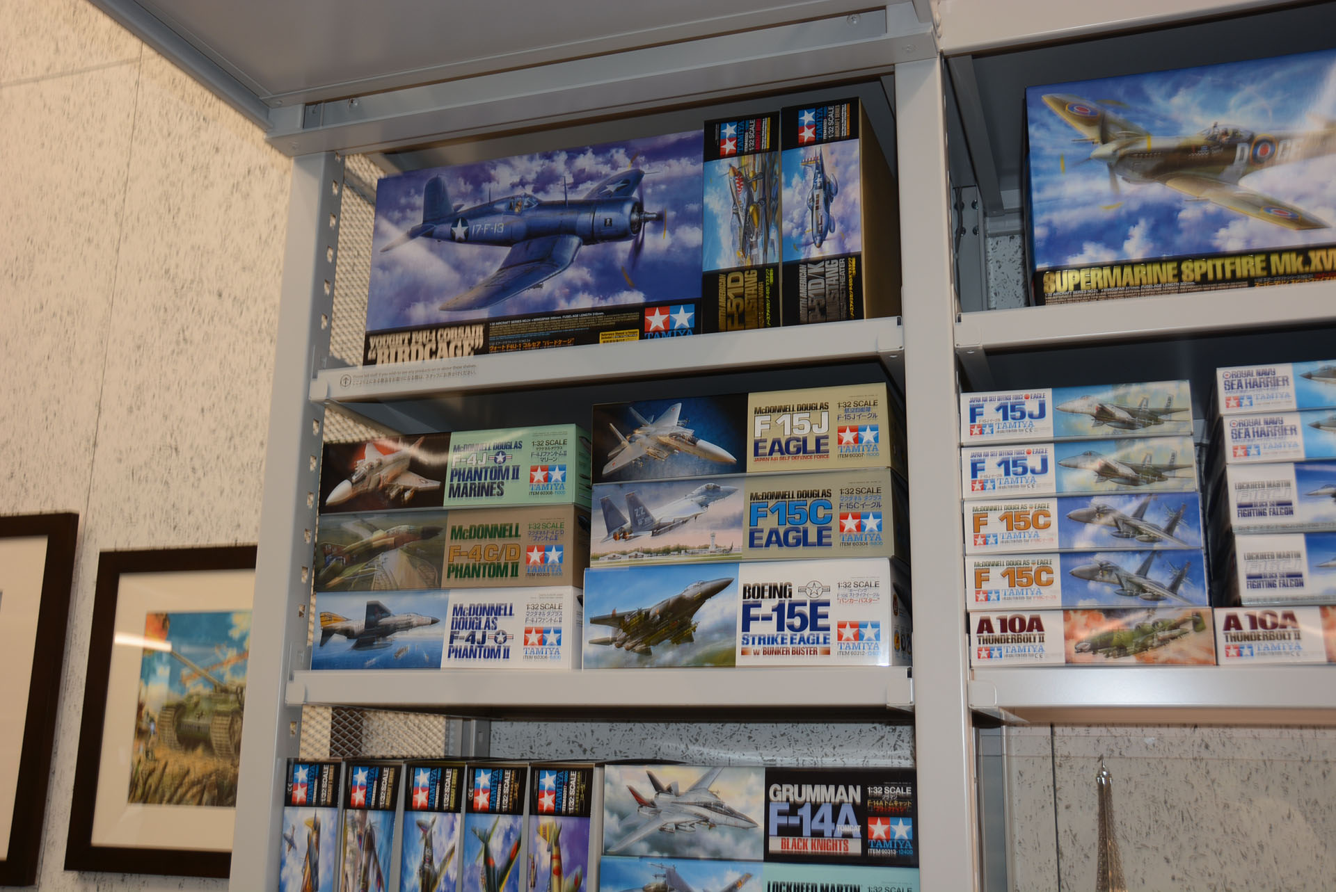 乗用車、バイク、艦船、恐竜など、タミヤの現行商品がずらり