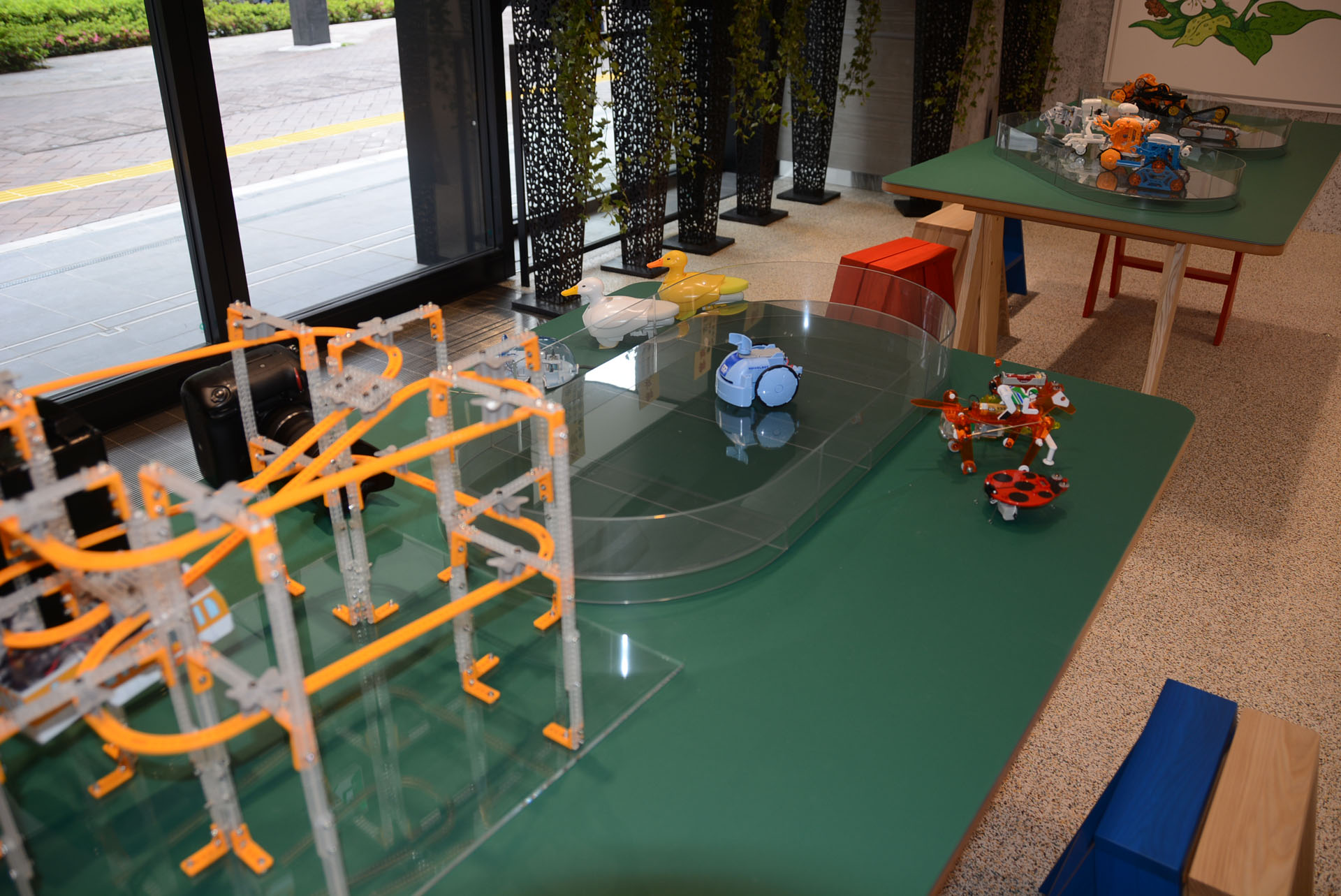 楽しい工作や、RCカーの体験も