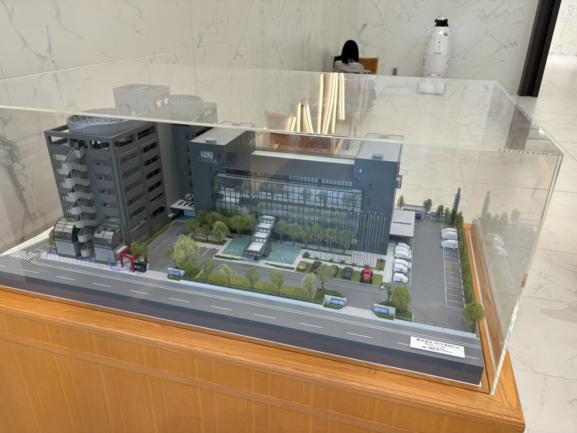 タミヤの社屋の模型も展示中