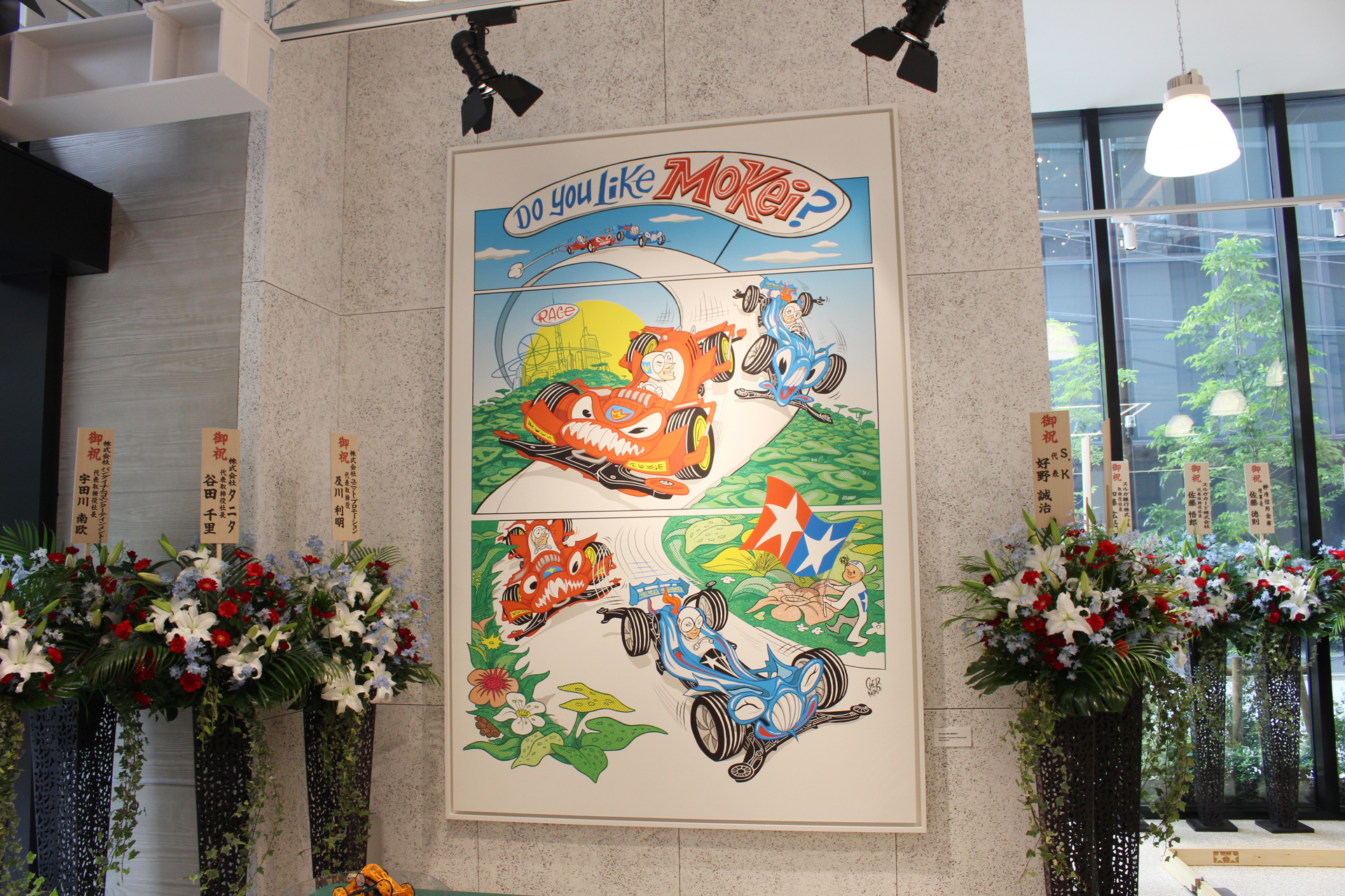 スペース内の壁面には、同店の公式グッズのデザインを手がけたイタリアのアーティスト、フランチェスカ・ゲルマンディ氏の巨大アートも