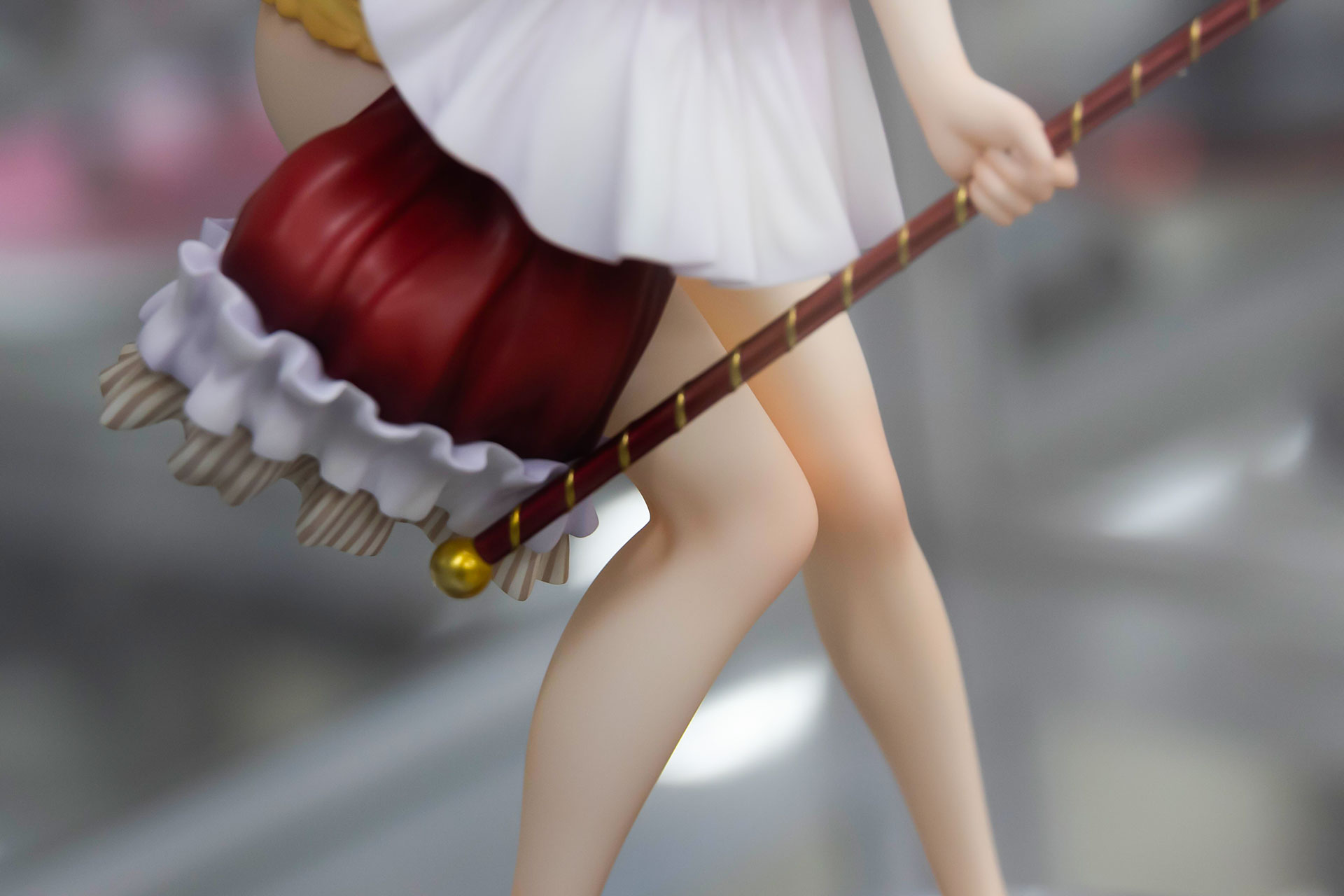 少し内股気味のポーズもかわいい