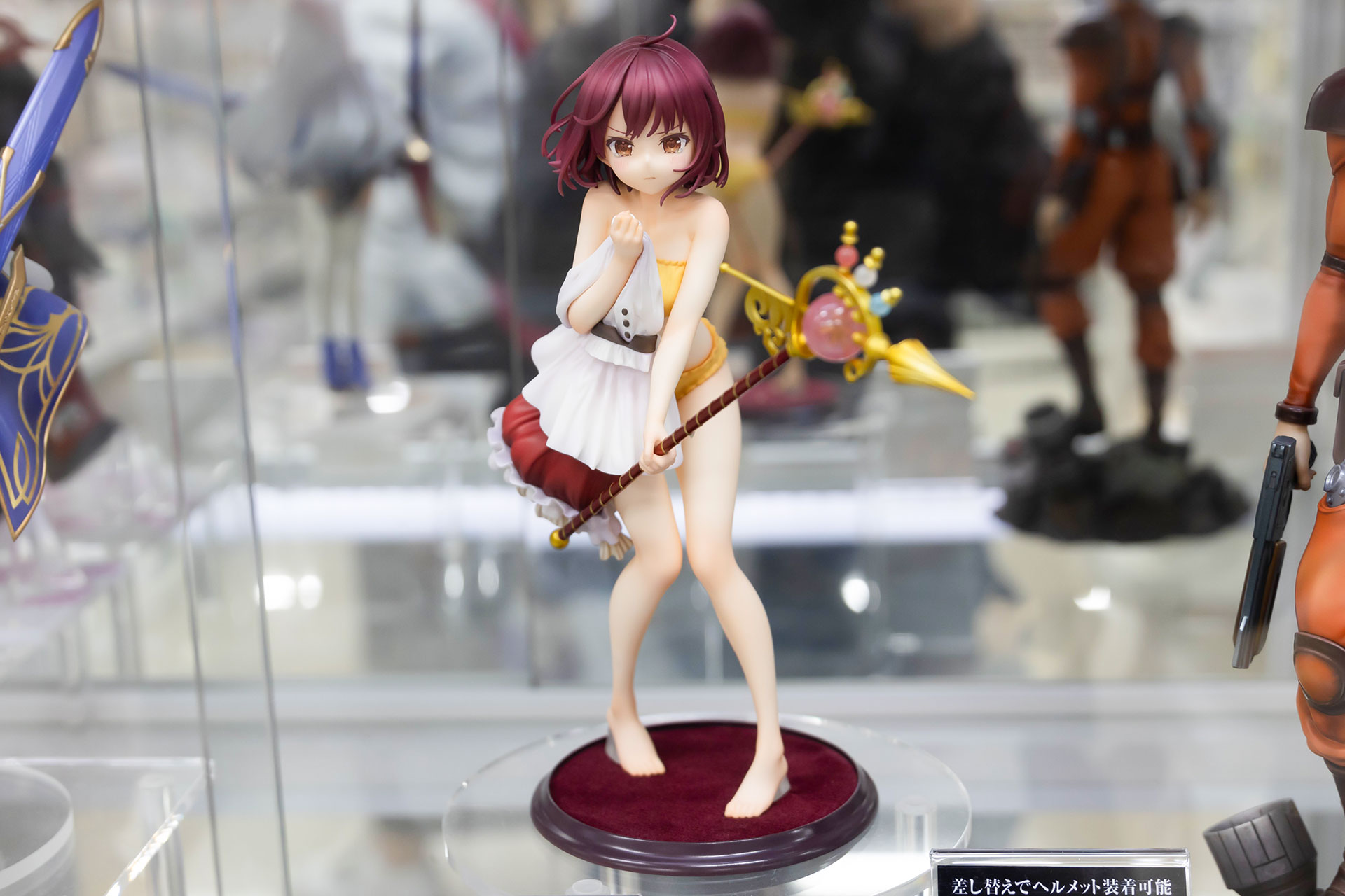 フィギュアの素材はPVCとABSで、全高は約210mmだ