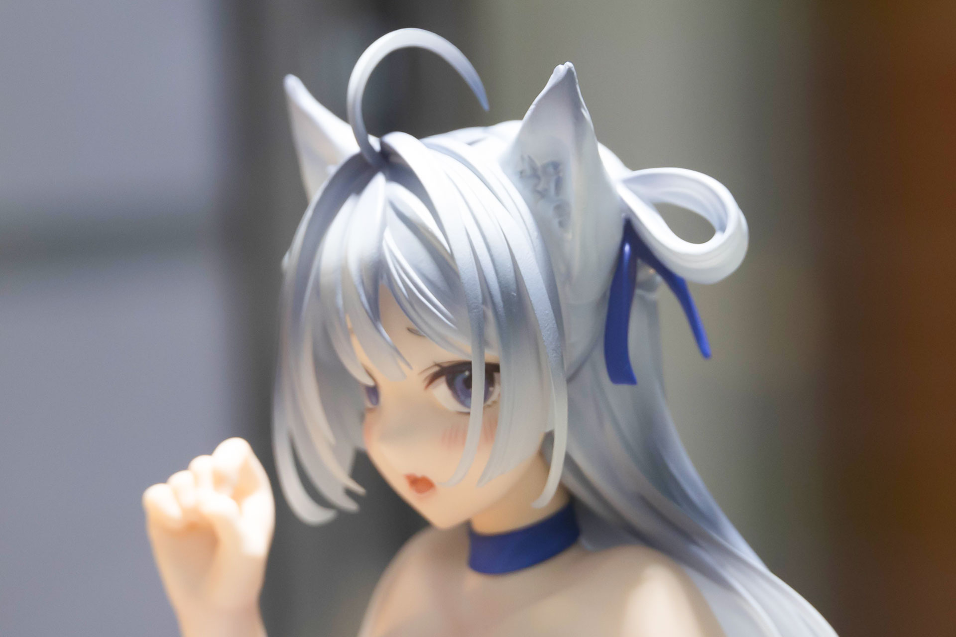 後方に跳ね上がっているアホ毛も印象的だ