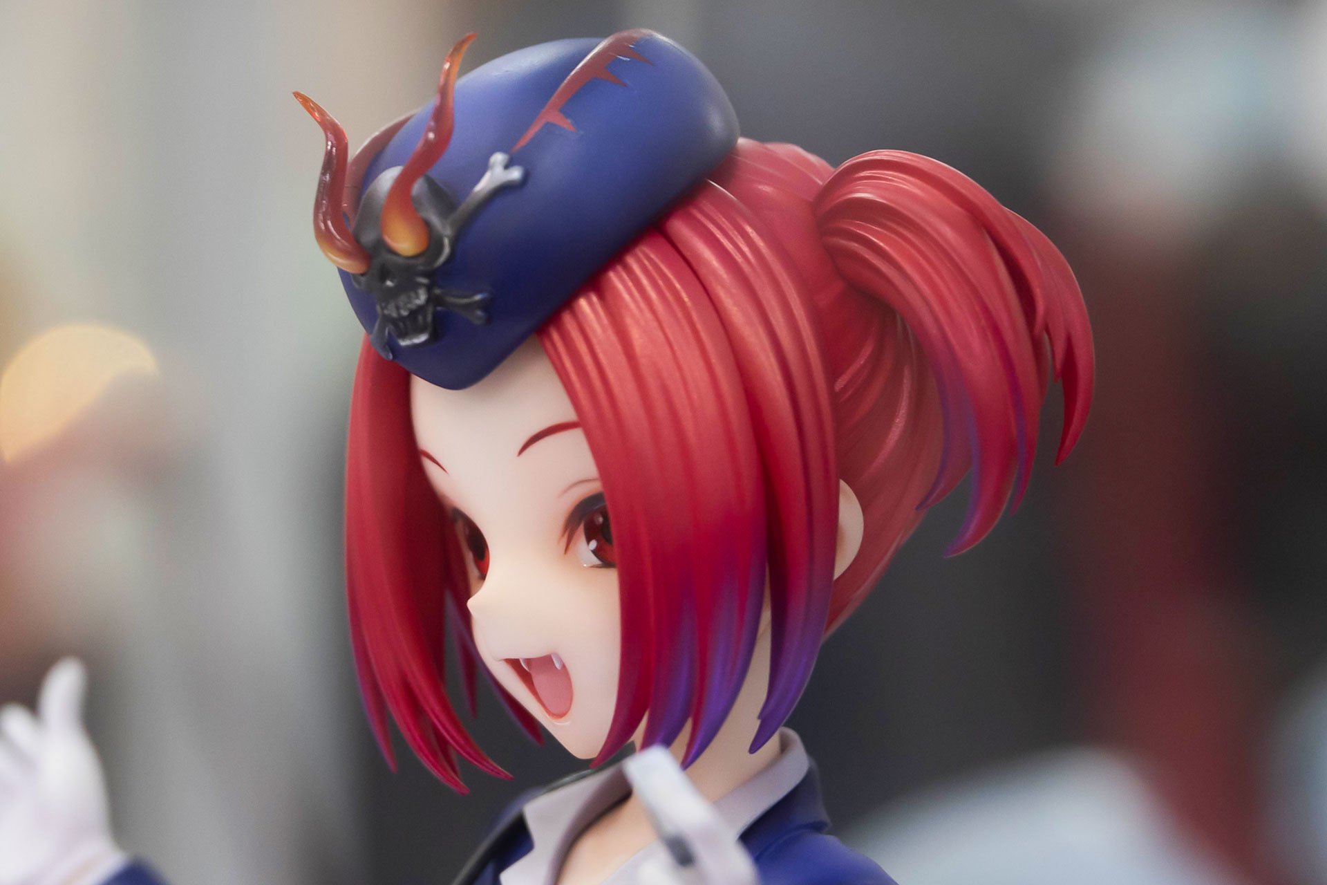 ヘアスタイルも美しくまとめられている