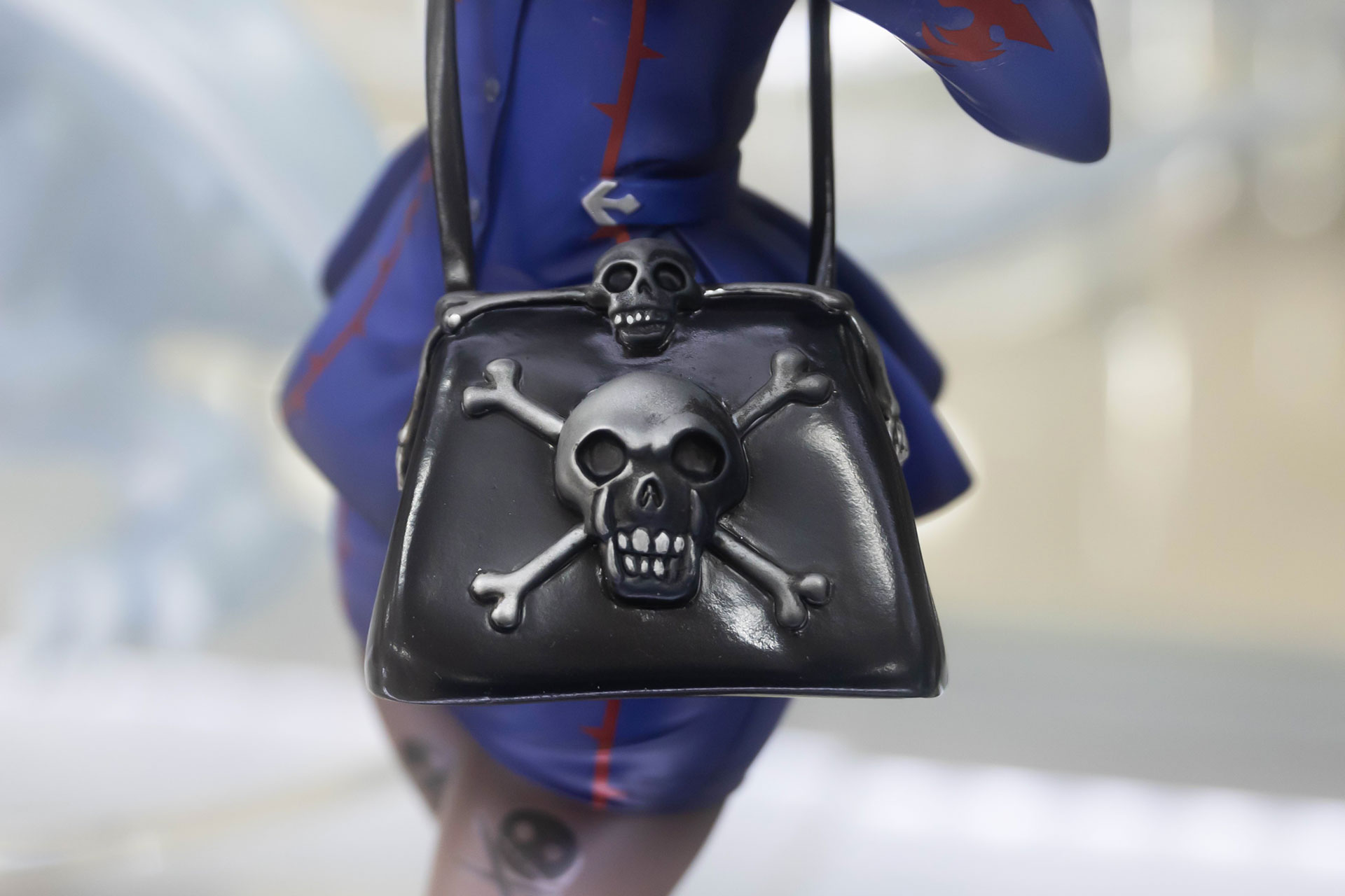 大きめのバッグにもドクロマークが