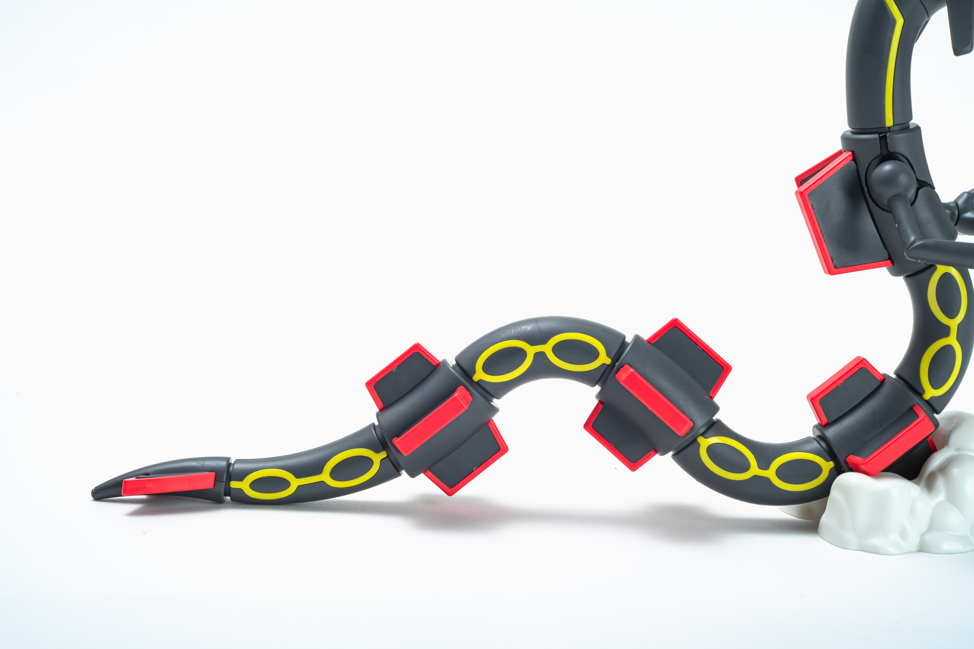 胴体はパーツごとにカーブがついているが、組み合わせである程度伸ばすことができる