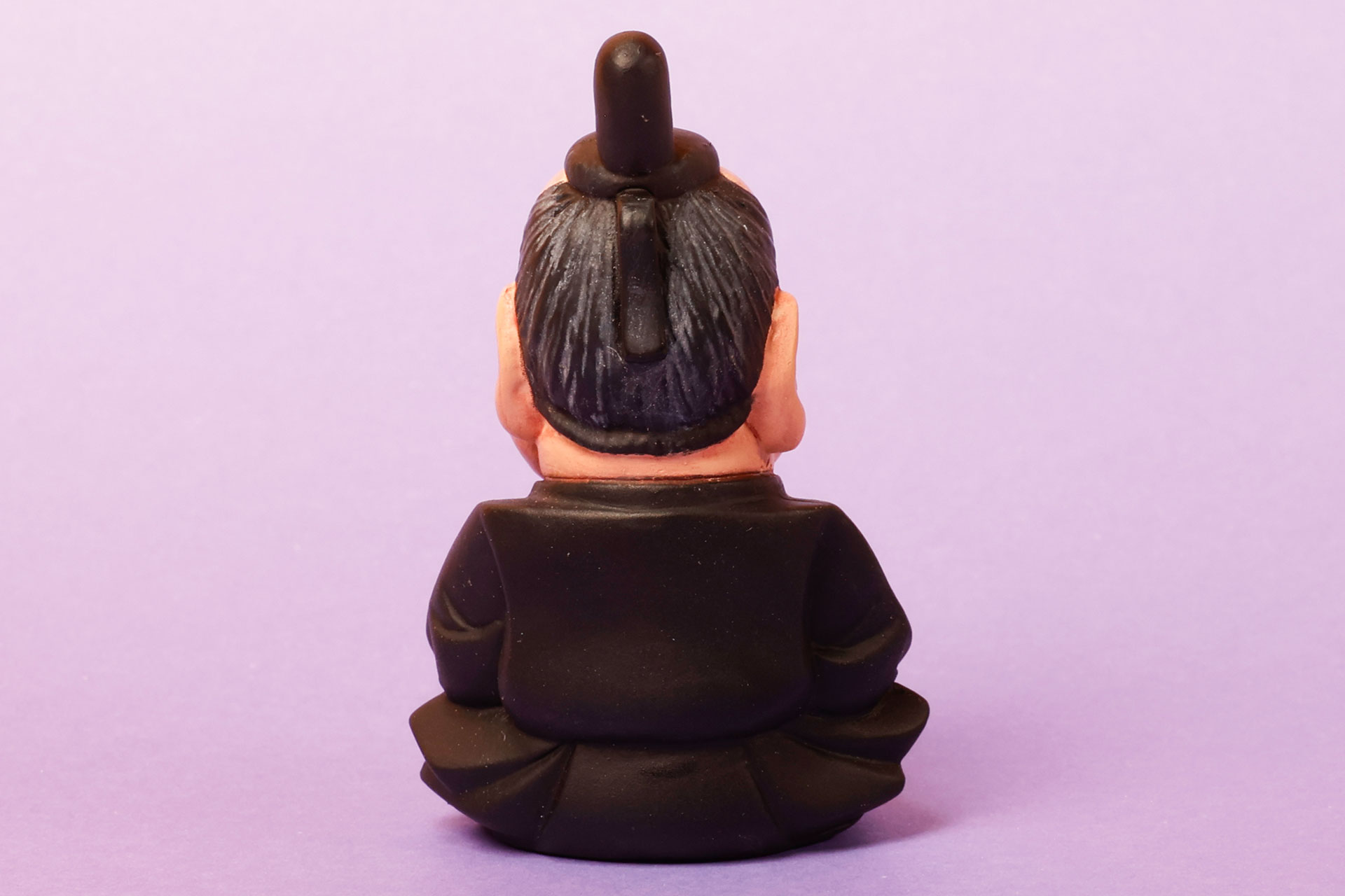 頭に被った冠は、少し控えめな表現になっている