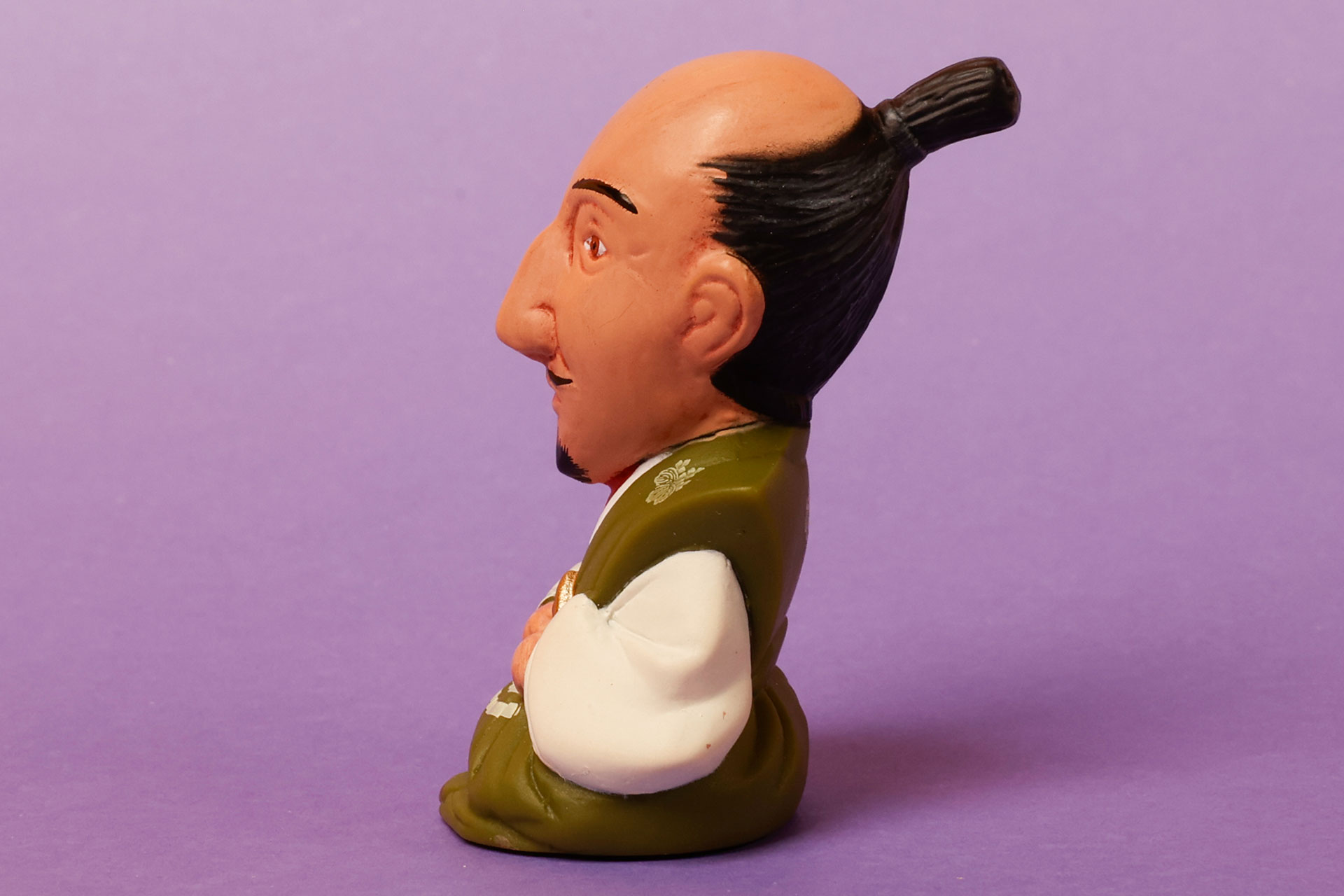 横から見ると頭の大きさが際立っている