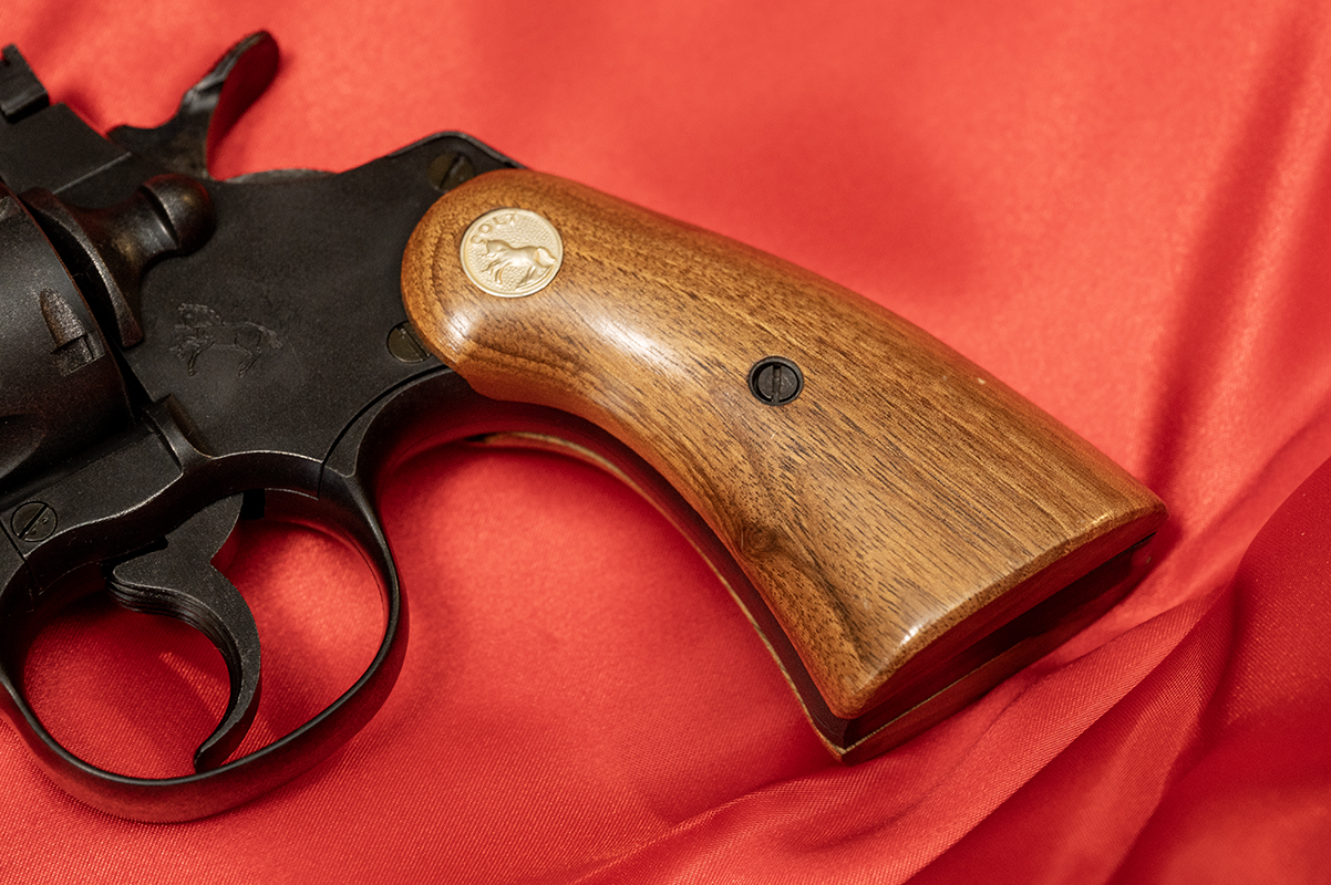 スムースタイプのサービスサイズグリップ。チェッカリングが刻まれたものも存在する