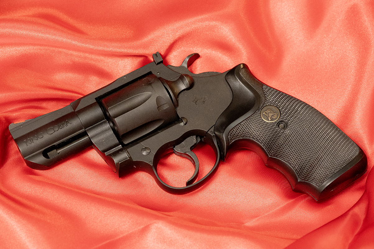 KSCのコルト キングコブラ2.5inch HWモデル。パックマイヤーのラバーグリップ付き