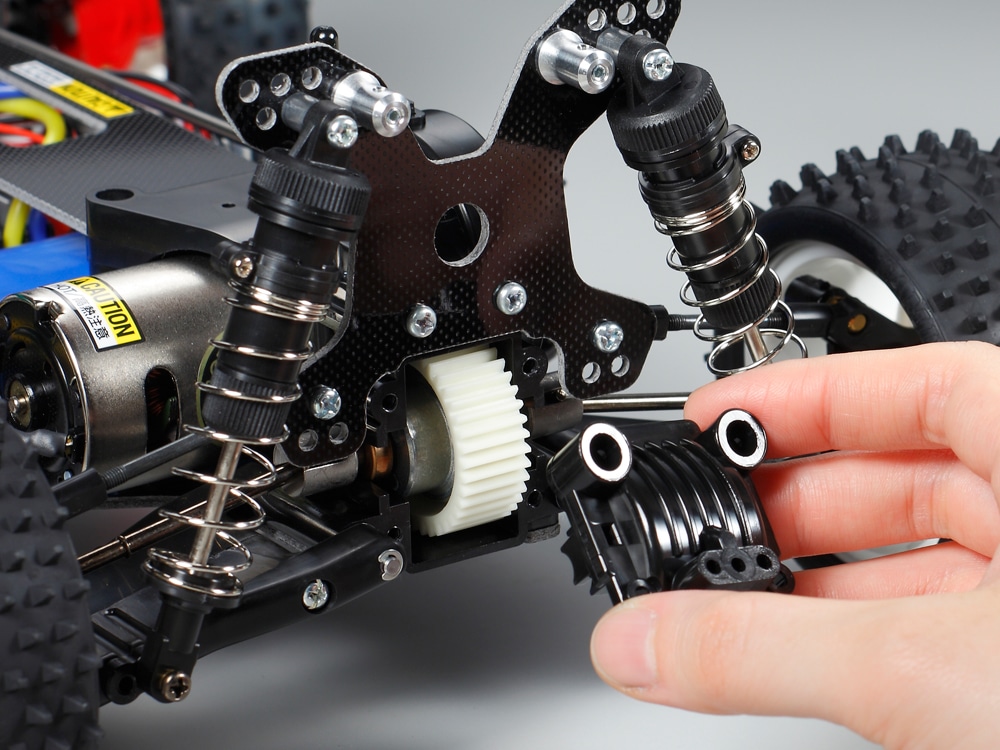 リミテッドスリップ効果を発揮するボールデフを前後のギヤボックスに内蔵