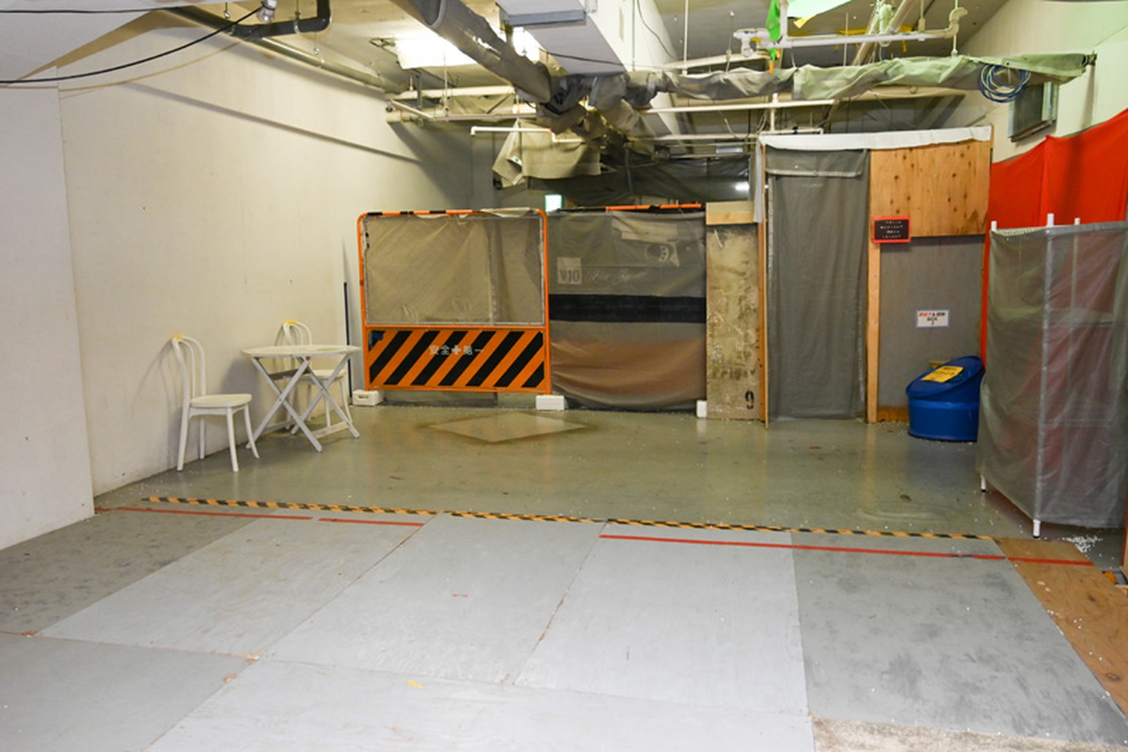 スタートエリア、Bフラッグ付近。フェンスの奥にAフラッグがある