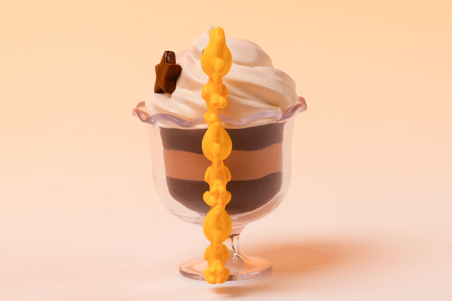 ウッドストックは、スイーツに添えられたスナックのようにも見える