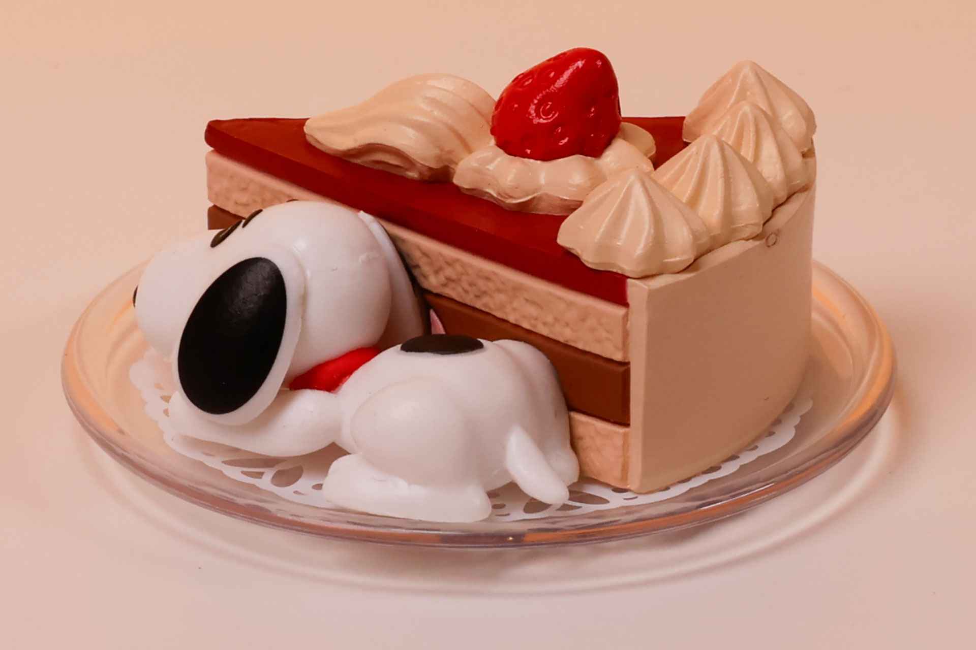 ちなみにスヌーピーとスイーツ部分はくっついた状態だ