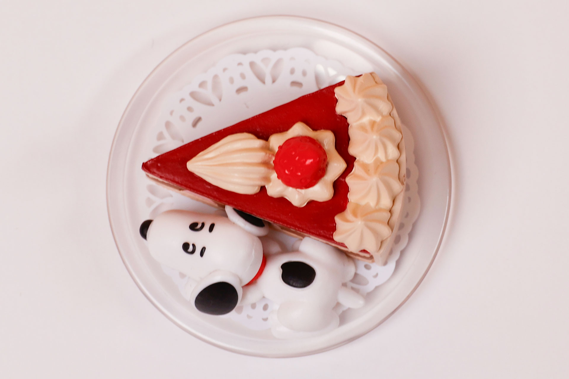 お皿の内側にぴったりと収まっている