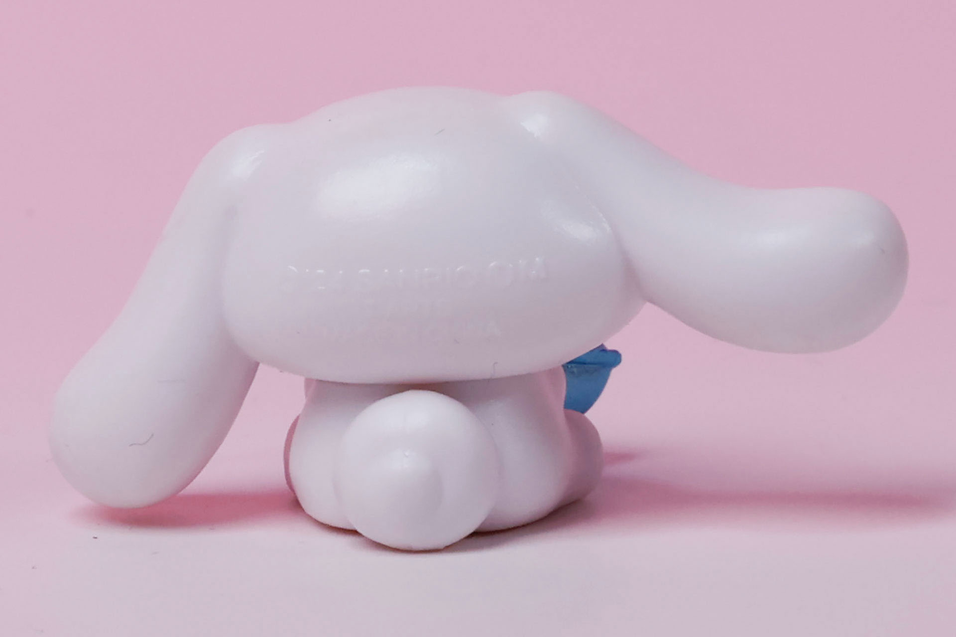 片耳が上がっているなど、絶妙なポーズが付けられている