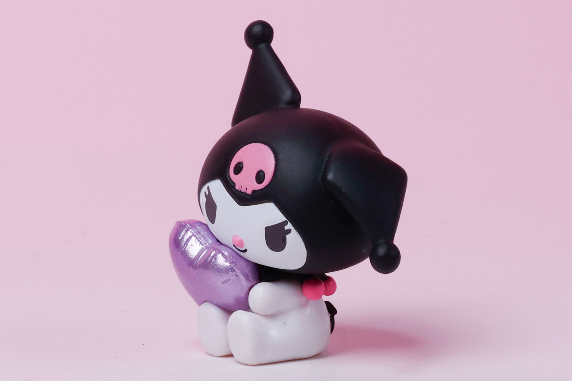 片側の耳は垂れ下がっている