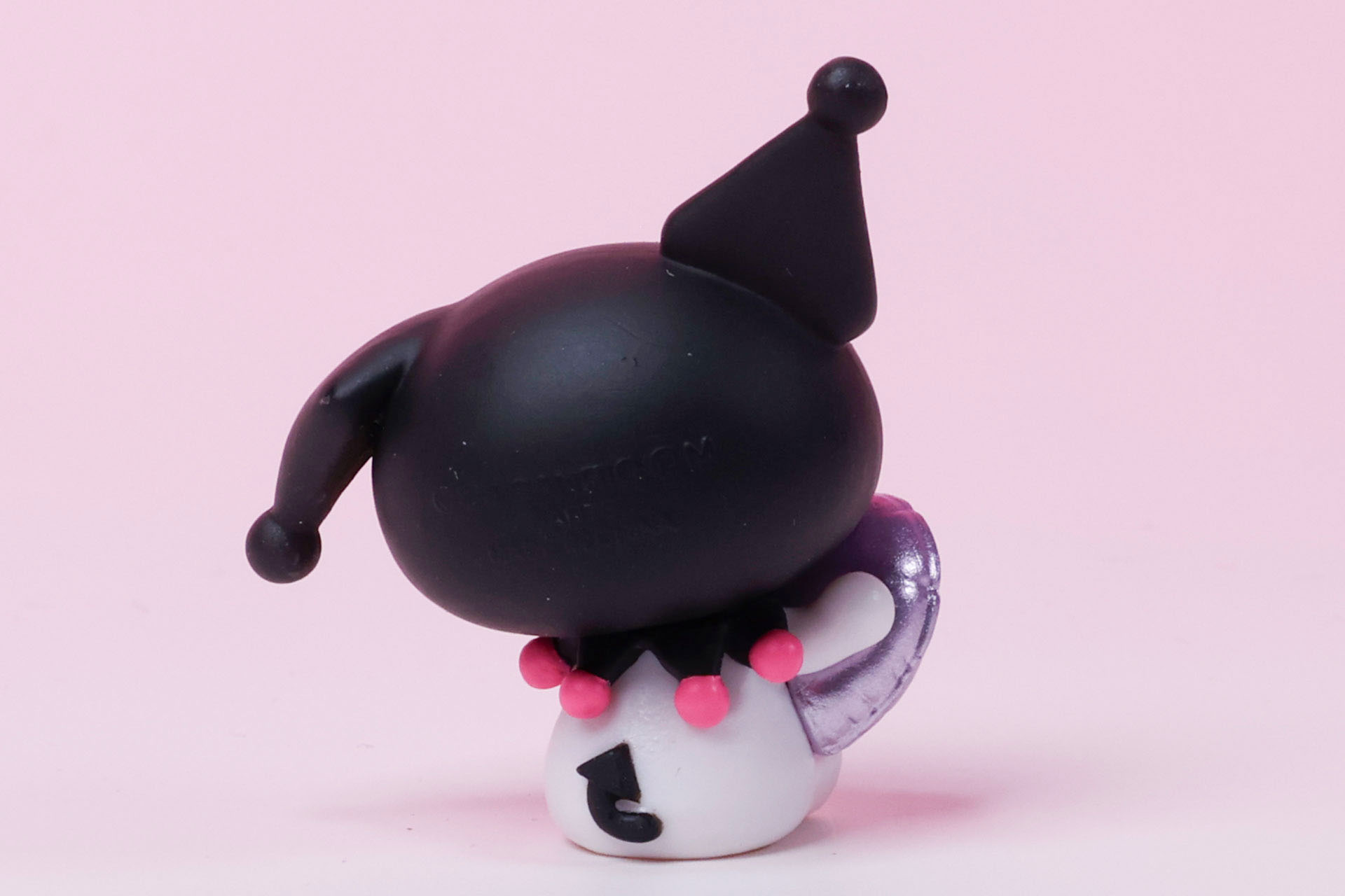 悪魔っぽいしっぽの形がかわいらしい