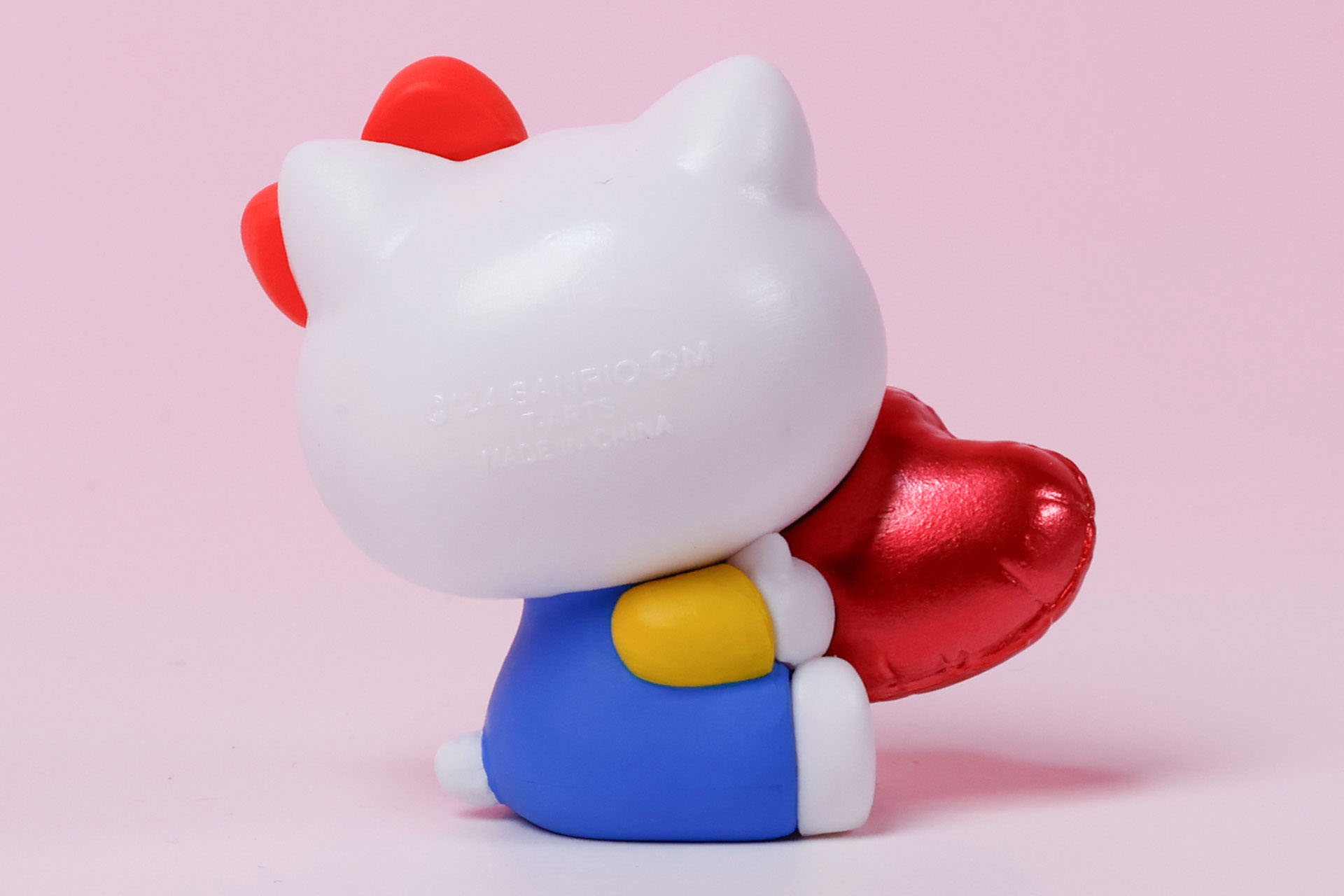 後ろから見てもハローキティらしさがバッチリ出ている