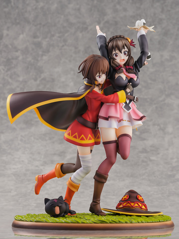 この素晴らしい世界に爆焔を！」より仲良くじゃれ合うめぐみんと