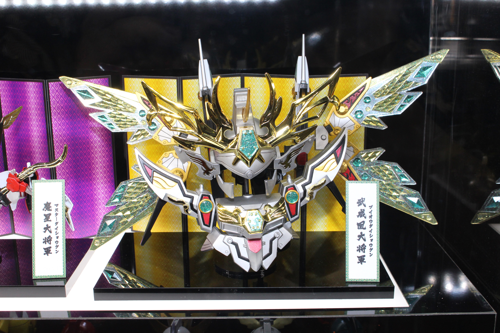 主役となる武者達はいないのに、実に画になる。五月人形の兜飾りにも見える