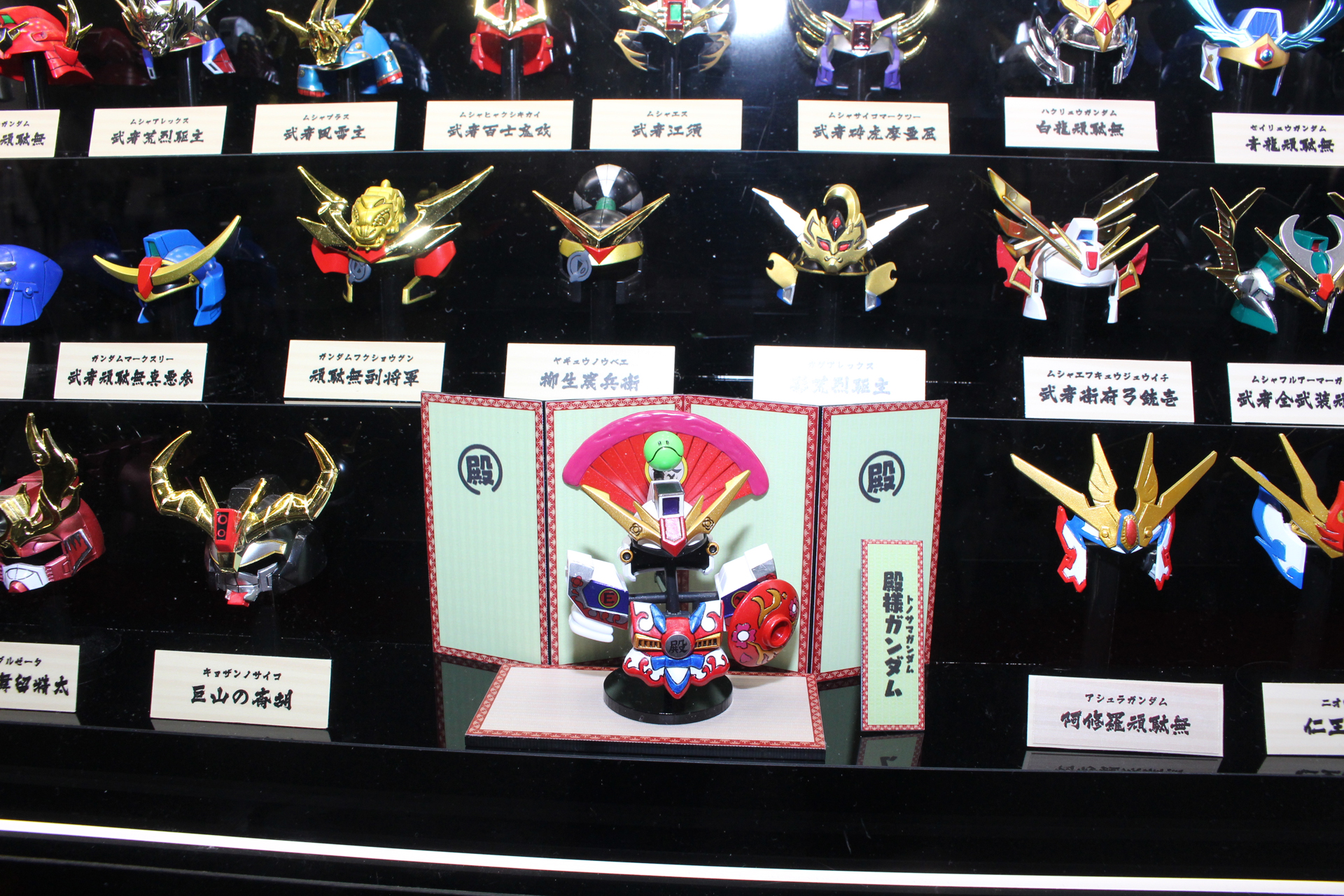 製品ではシールなどで色づけするものも全て塗装されているのも見どころ