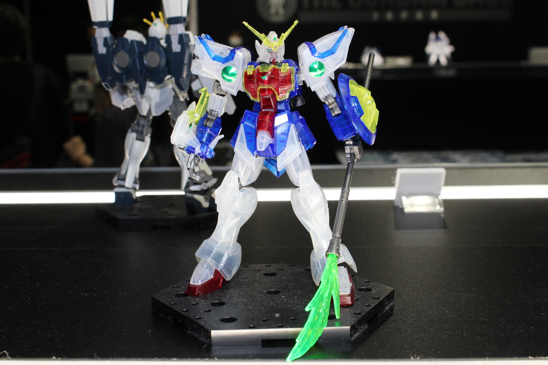 「HG 1/144 シェンロンガンダム [クリアカラー]」。4月27日発売。価格は1,650円。ガンダムベース販売商品