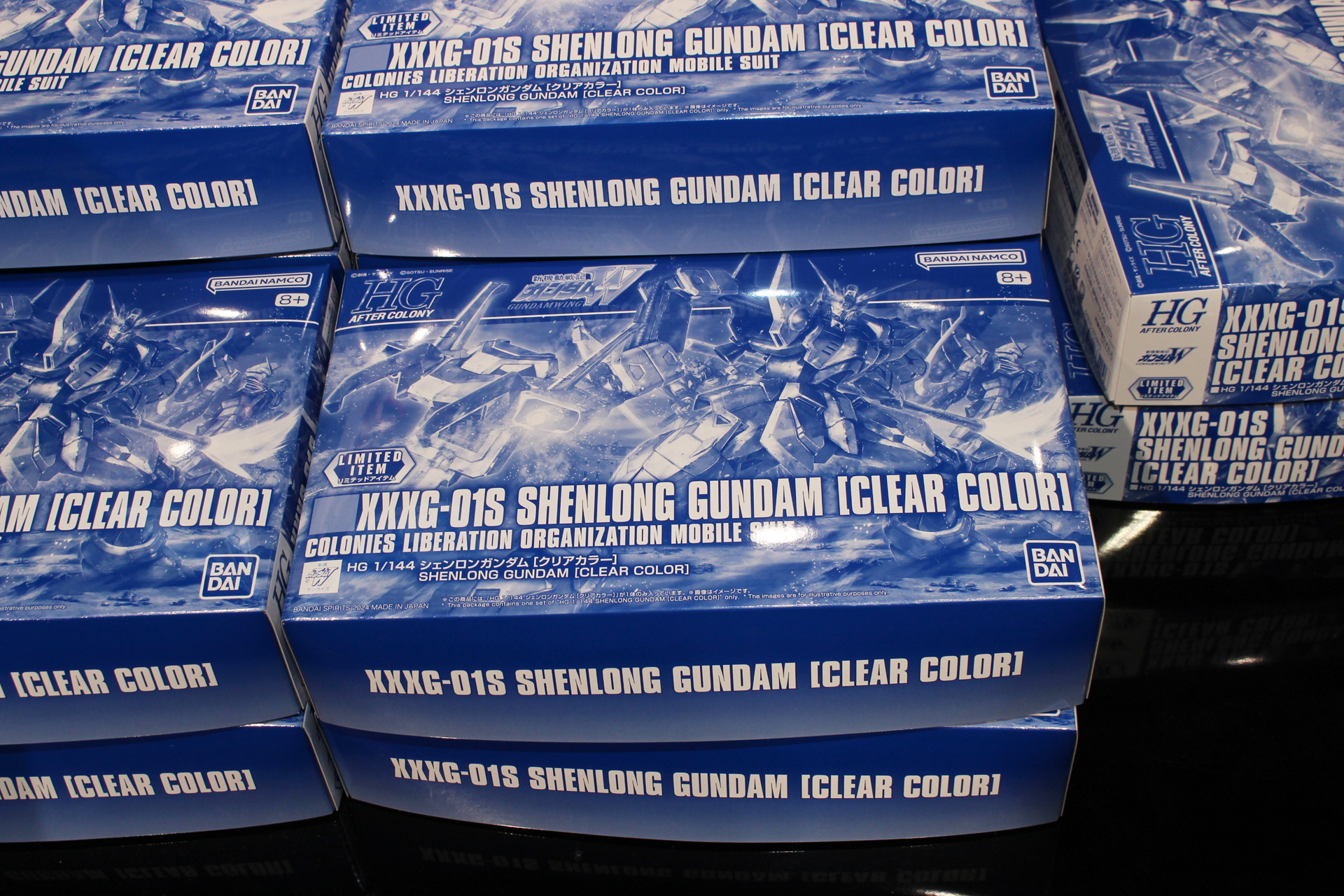 パッケージはブルーの単色タイプだ